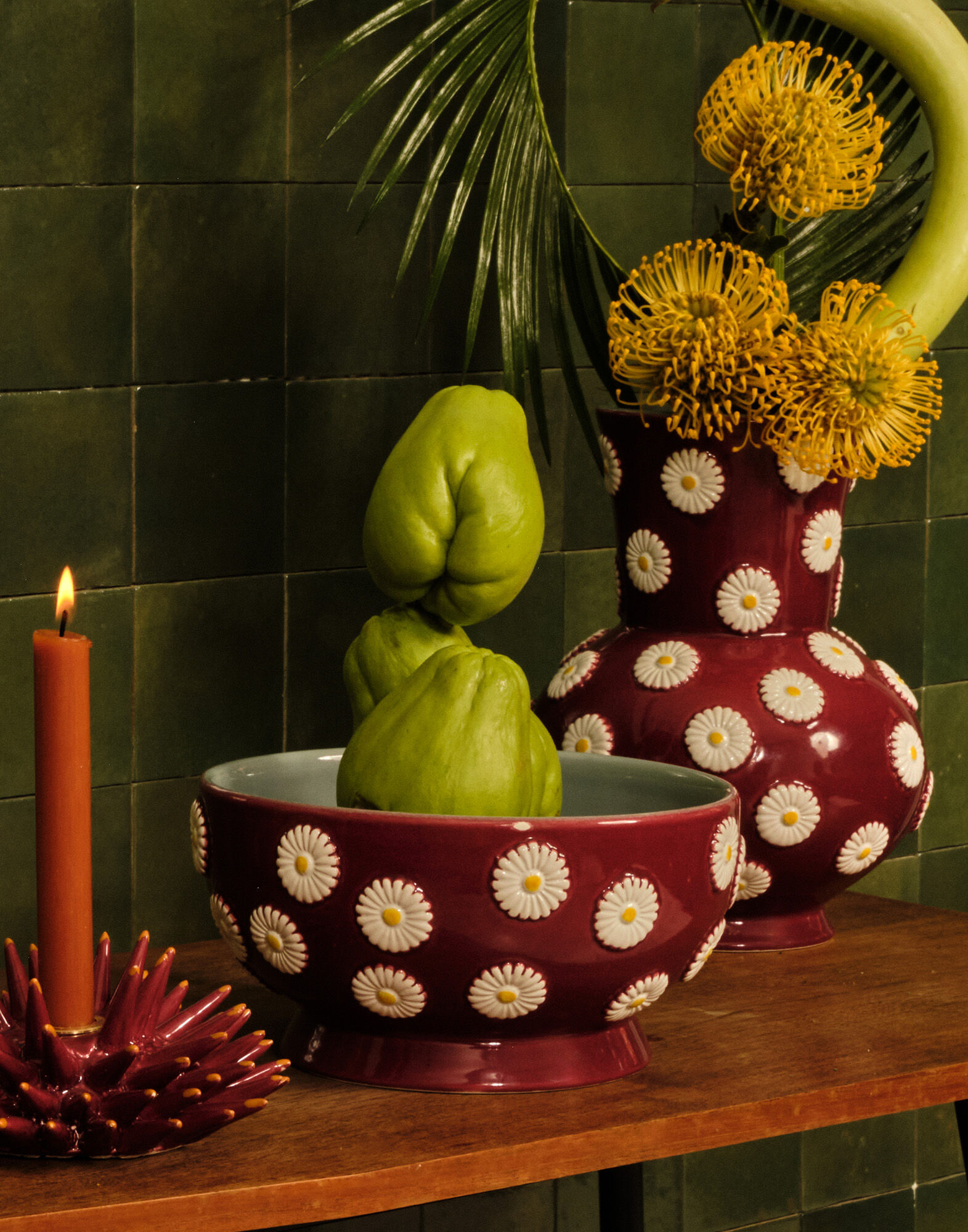 La DoubleJ Daisy Centrepiece Margherita Bordeaux VAS0028CER004MRG01RE02