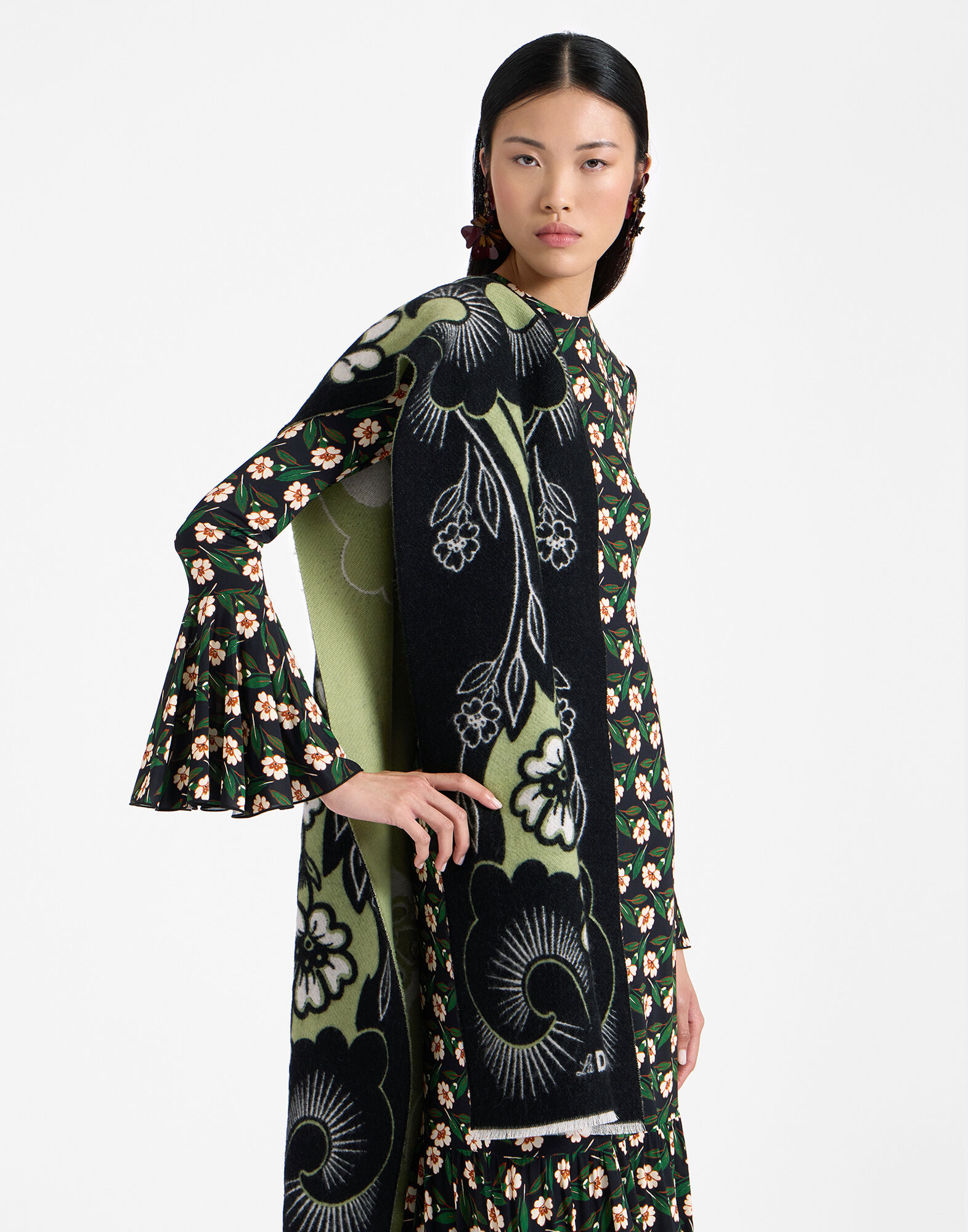 La DoubleJ Herald Scarf 50 Mayfair Black SCA0058WOL025VA324BL01