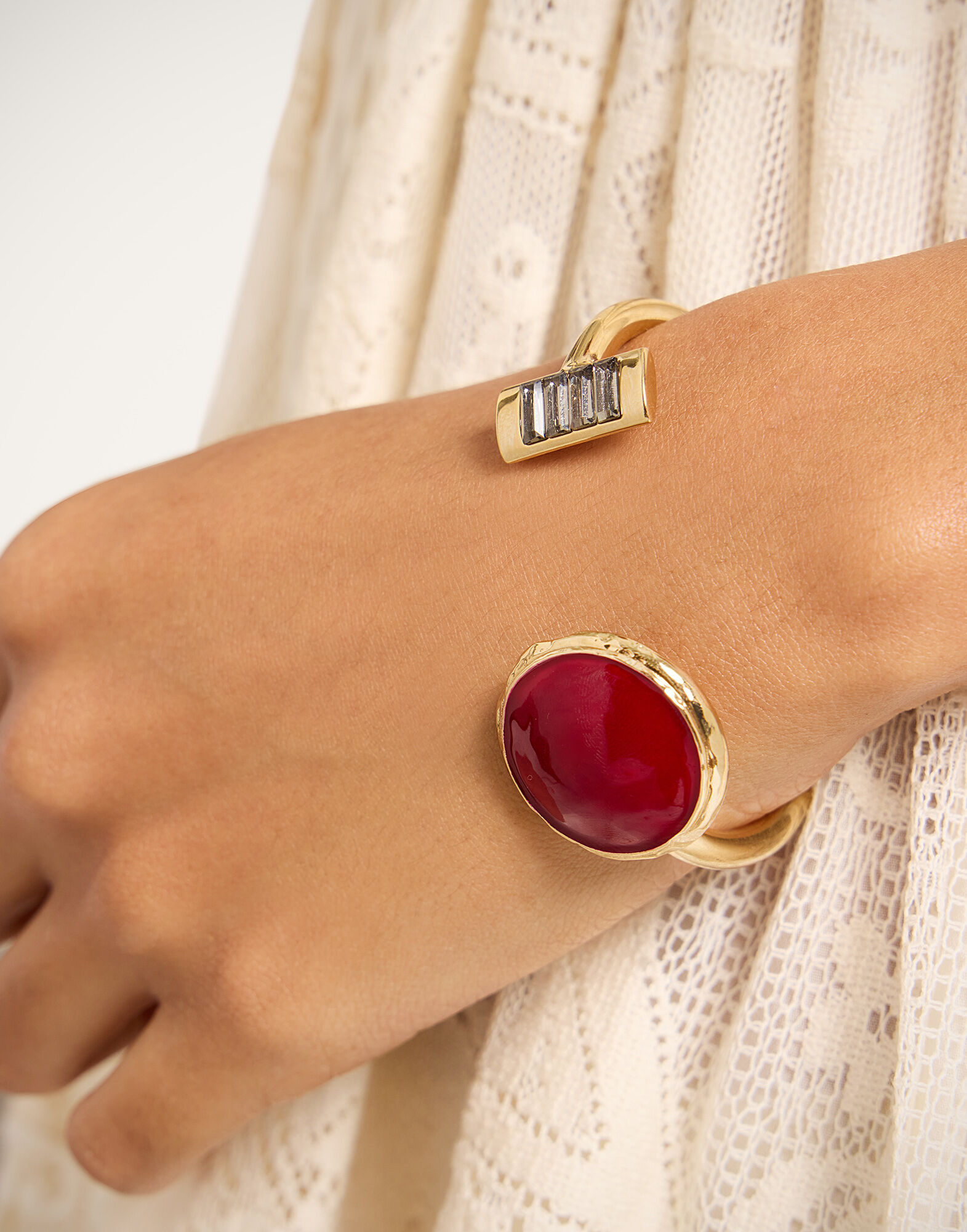 La DoubleJ Shen Loop Bracelet 24K Gold Plate And Enamel BAC0020BRA003SOLIDRE02