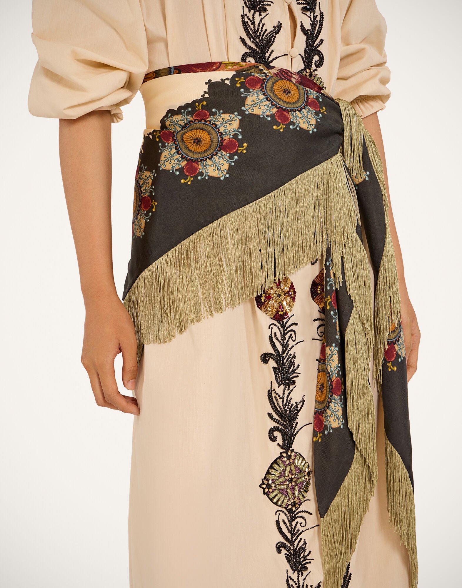 La DoubleJ Fringe Triangle Scarf Nucleus Plac&eacute;e Off White SCA0076SIL006NUC06WH05