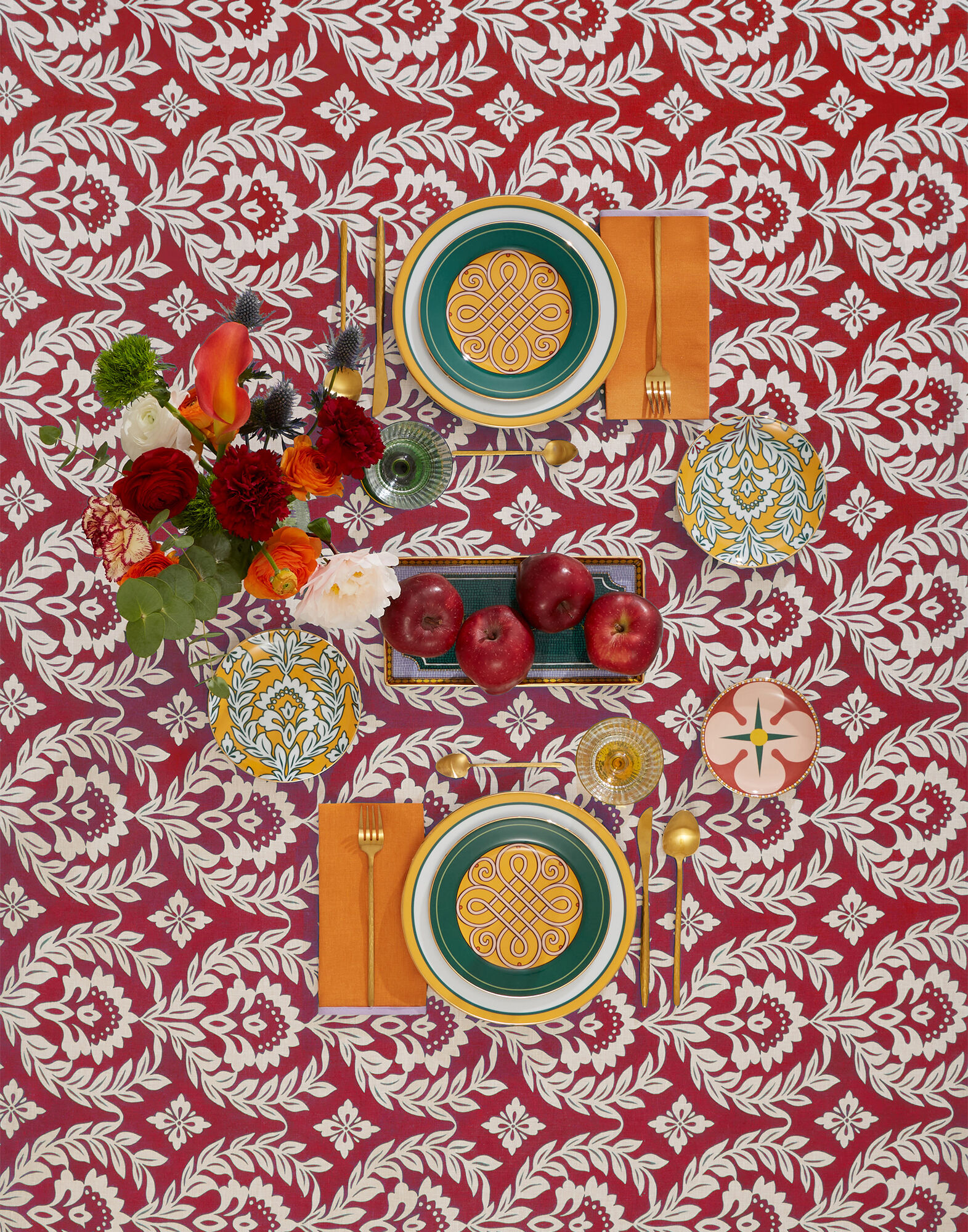 La DoubleJ Large Tablecloth Garland Bordeaux TBC0003LIN001GRL0012