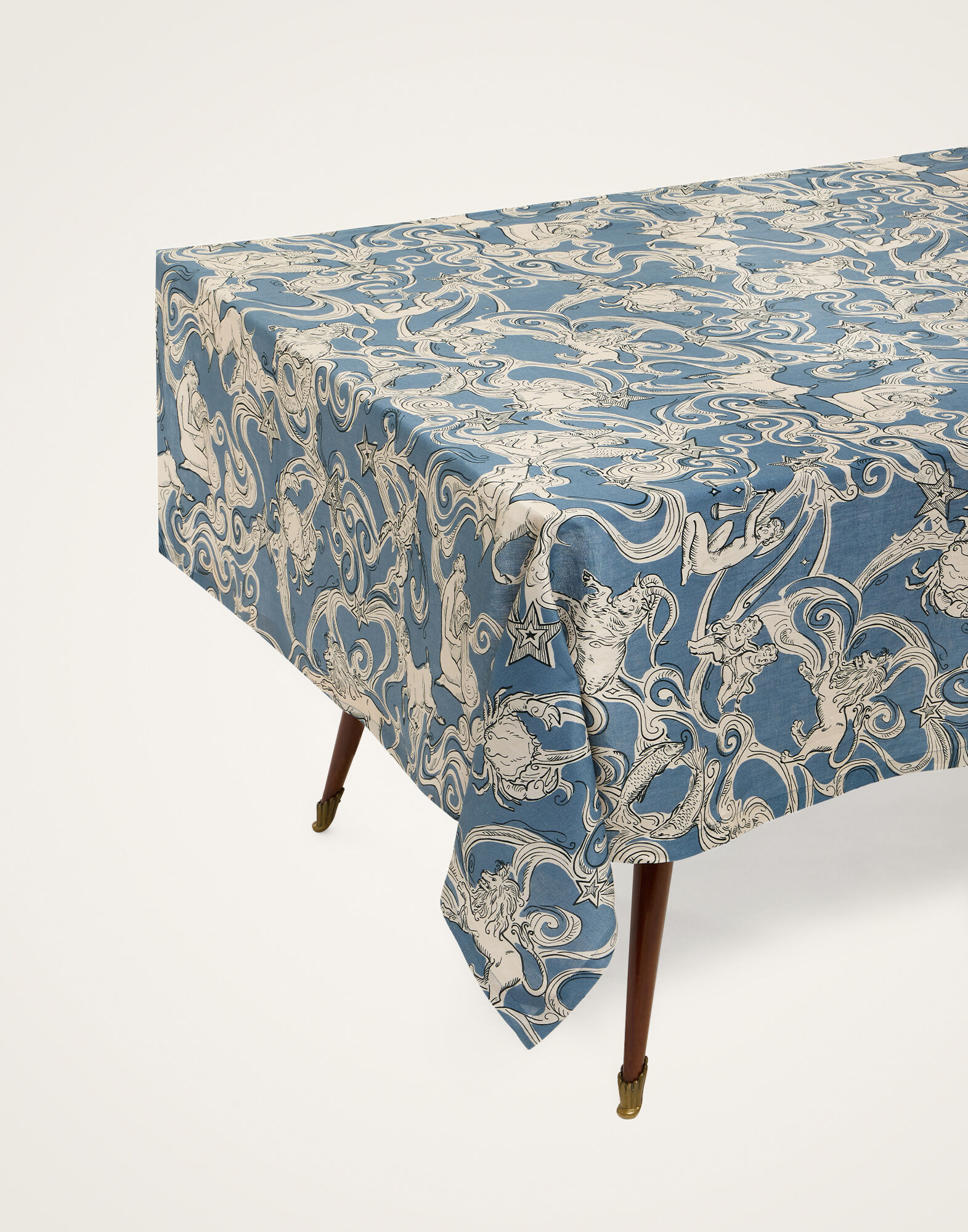 La DoubleJ Medium Tablecloth Cosmos Light Blue TBC0017LIN008COS02BU01