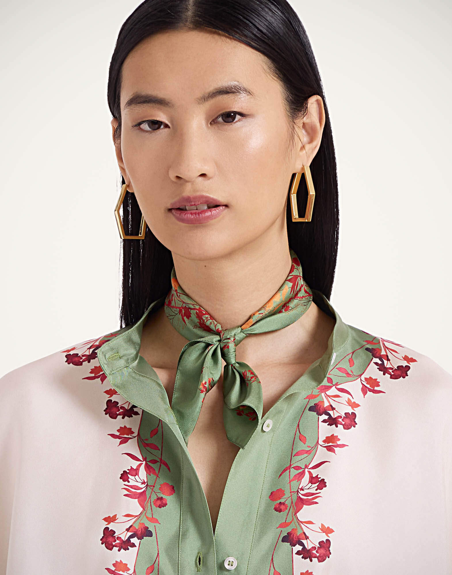 La DoubleJ Foulard 45 Woodland Plac&eacute;e Camouflage SCA0065SIL001WOD01GR08