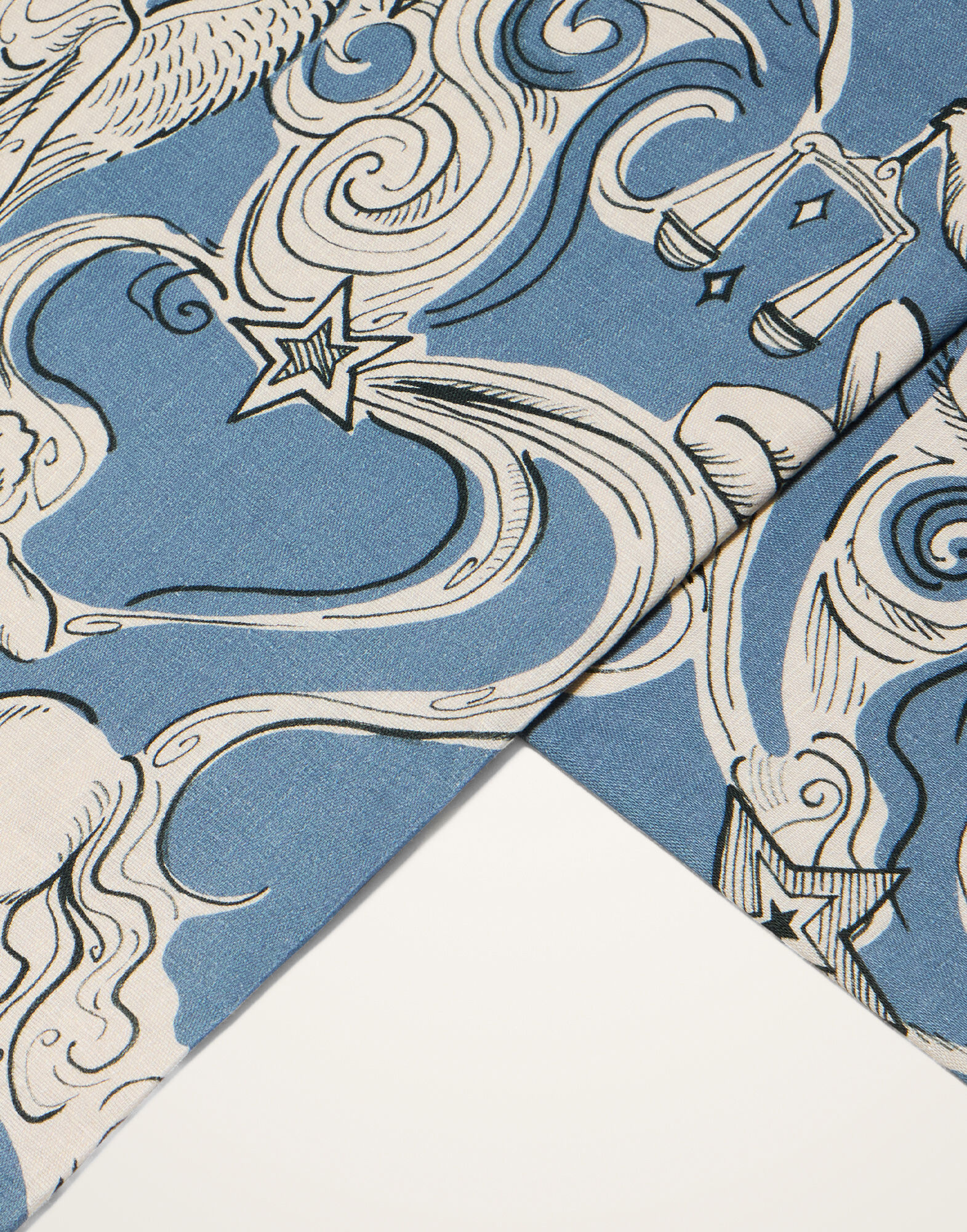 La DoubleJ Medium Tablecloth Cosmos Light Blue TBC0017LIN008COS02BU01