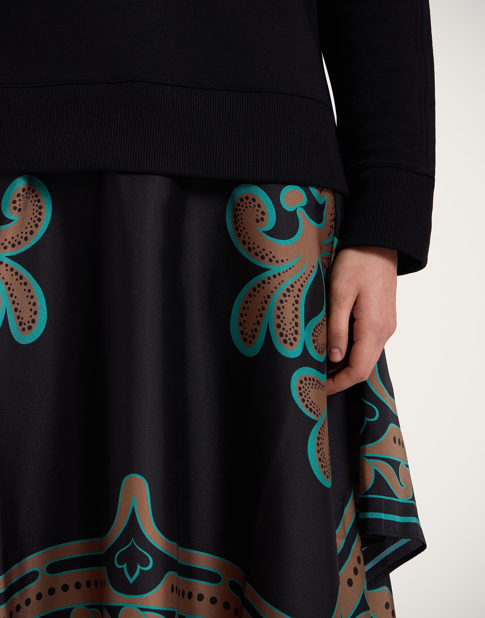 La DoubleJ Sporty Foulard Dress Herald Plac&eacute;e Black DRE0639JER040ALD02BL01