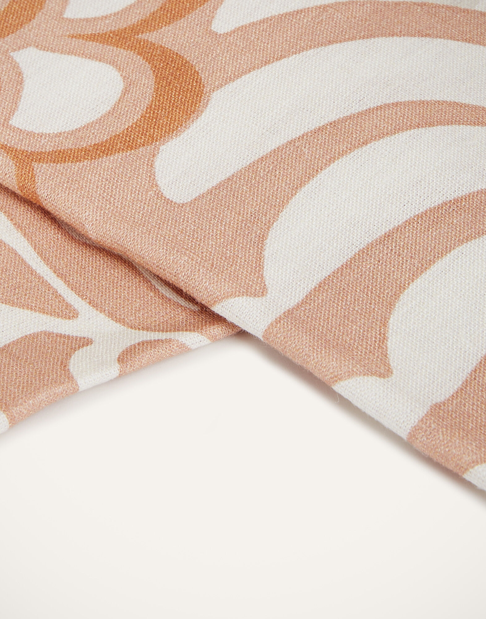 La DoubleJ Medium Tablecloth Tudor Pink TBC0002LIN001TDR03PI05