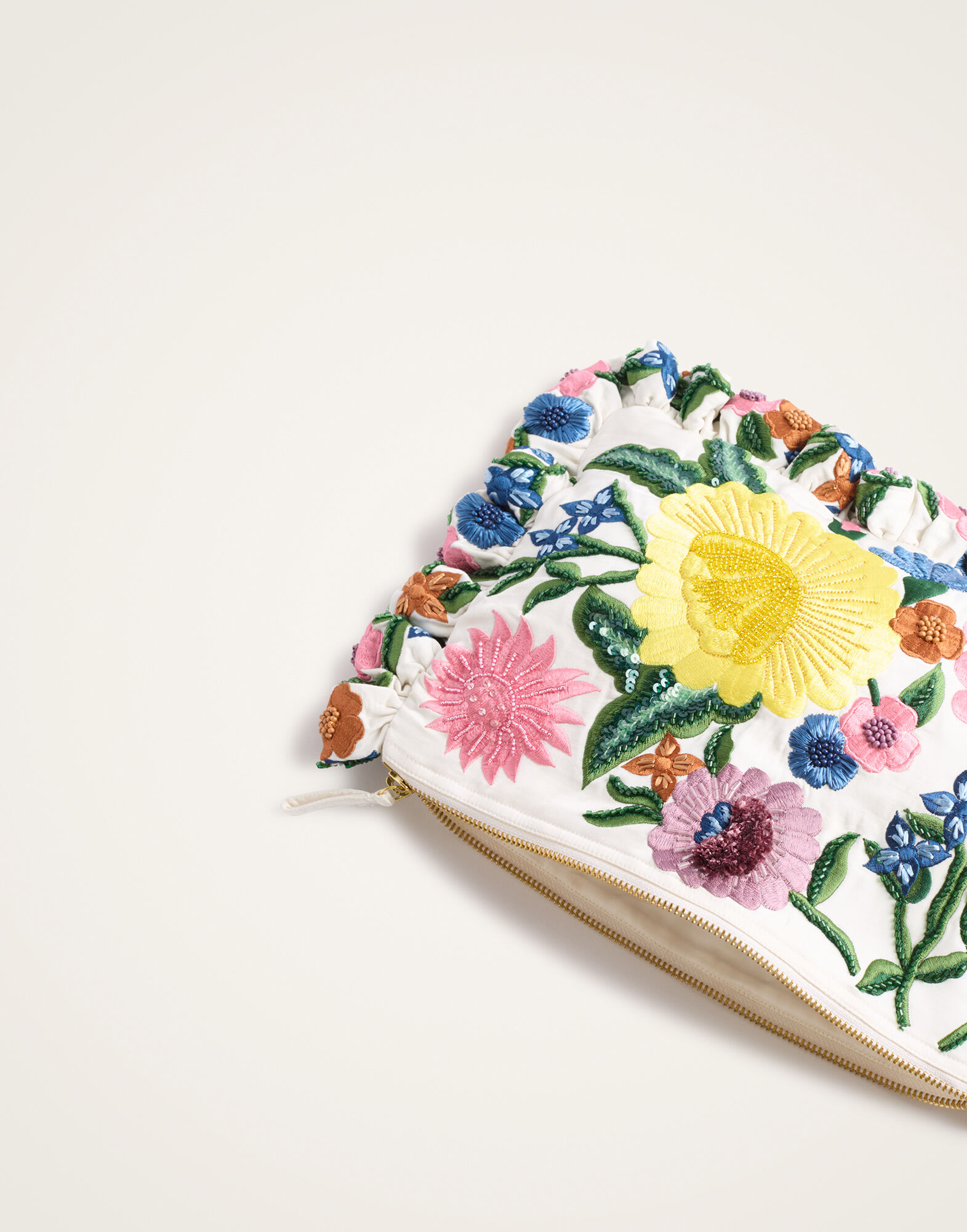 La DoubleJ Hand Pochette Caper Ivory BAG0081EMB108MXF01WH04