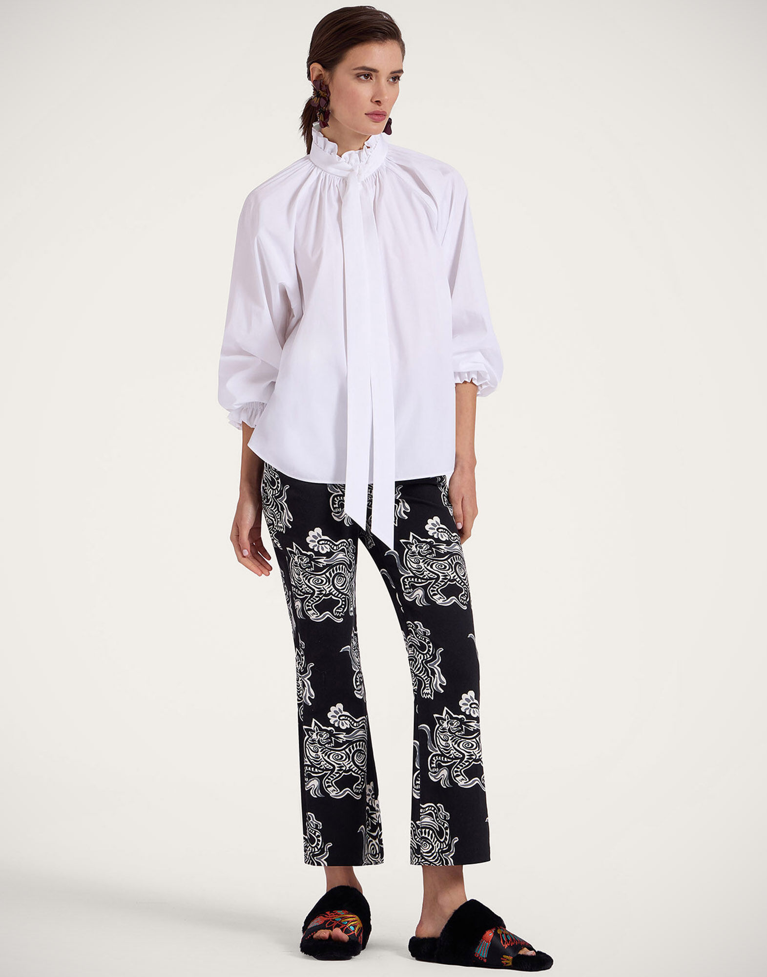 La DoubleJ The Cropped Flare Jean Crazy Tigers Black & White TRO0158COT063TIG01BL03