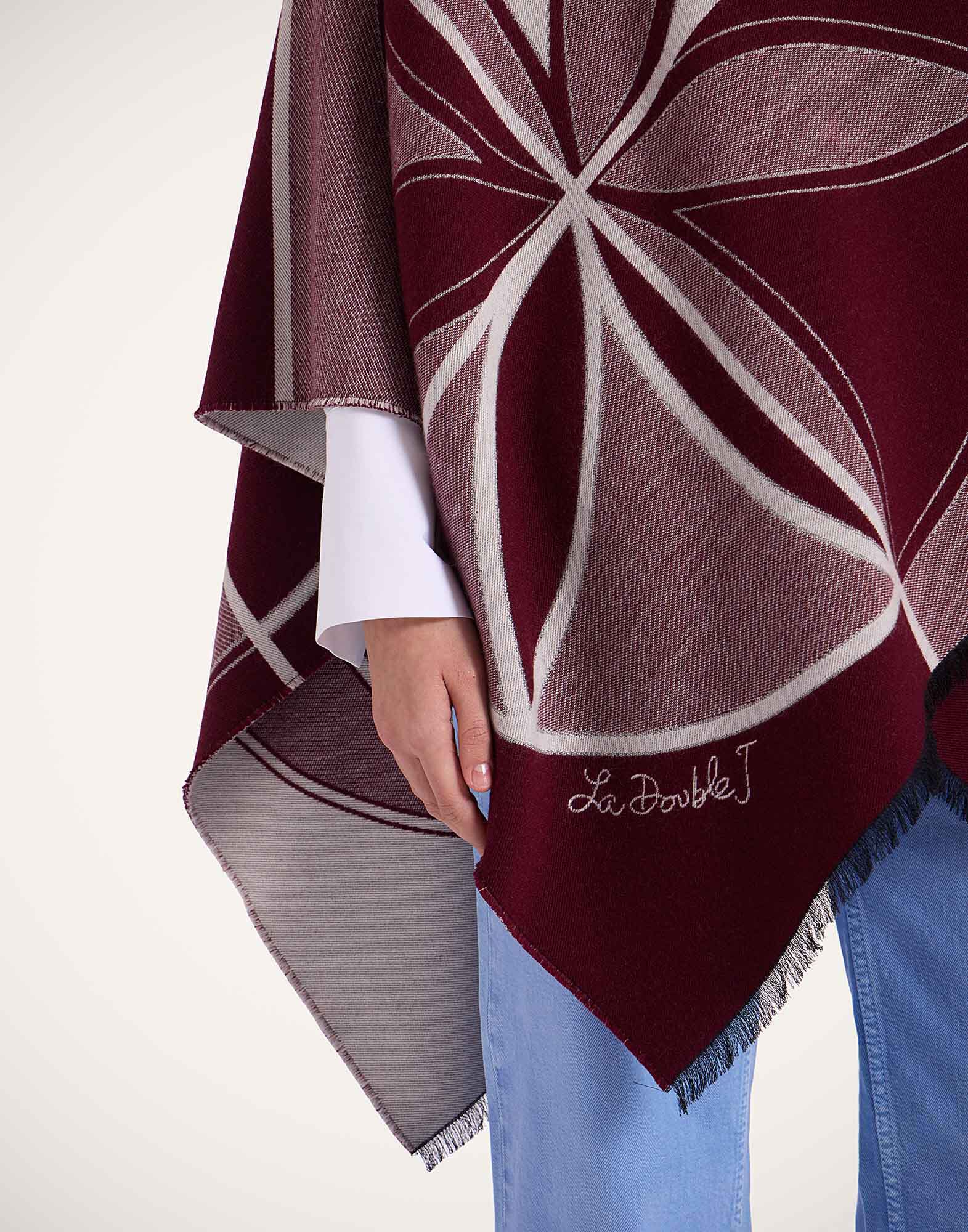 La DoubleJ Poncho Eclipse Plac&eacute;e Burgundy SCA0064WOL027ECL05RE02