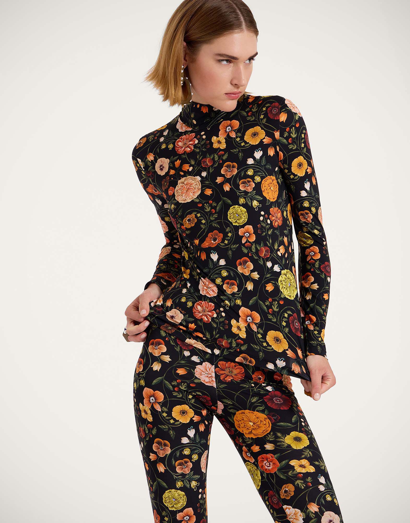 La DoubleJ Turtleneck Botticelli Black SHI0030JER005CEL01BL01