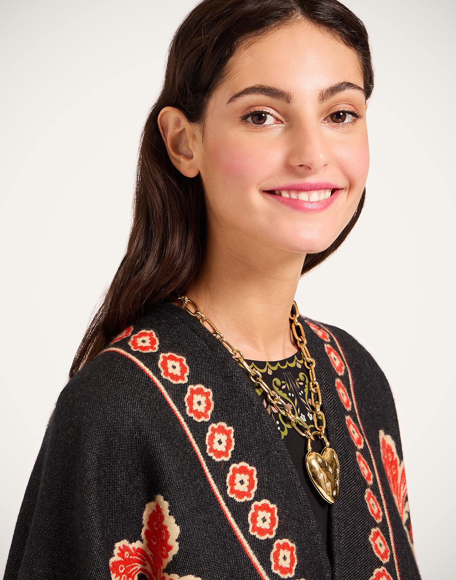 La DoubleJ Soul Poncho Cornucopia Plac&eacute;e Black SCA0059WOL025CRN03BL01