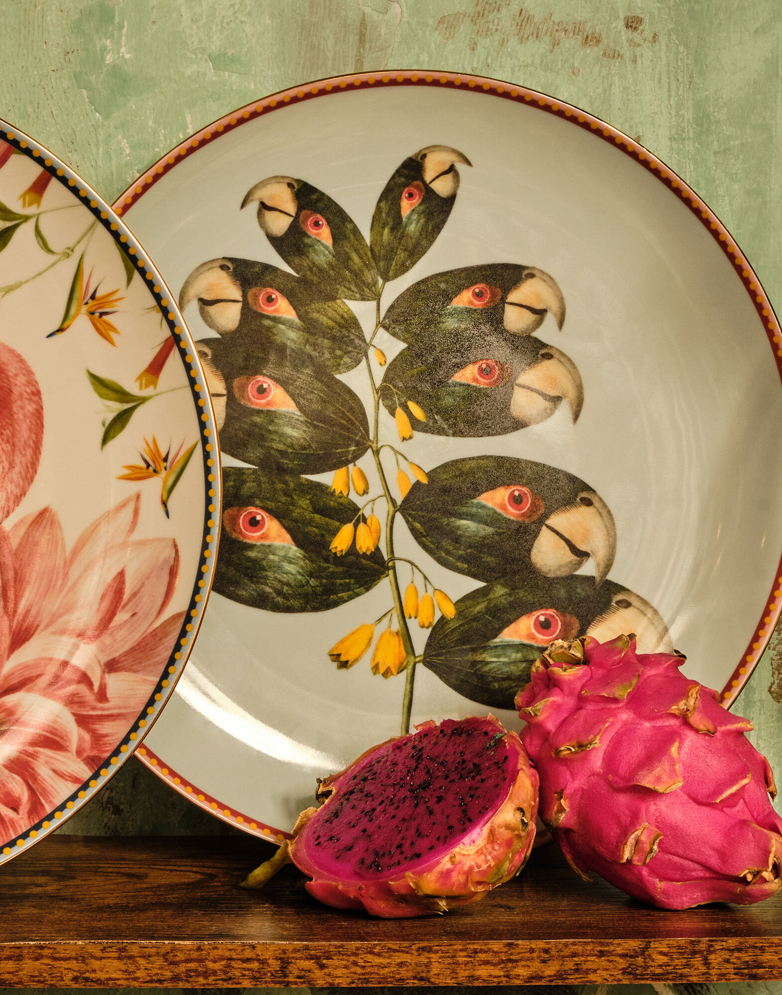 La DoubleJ Decorative Plate Parrotstem Light Blue DPL0001CER001PAS02BU01