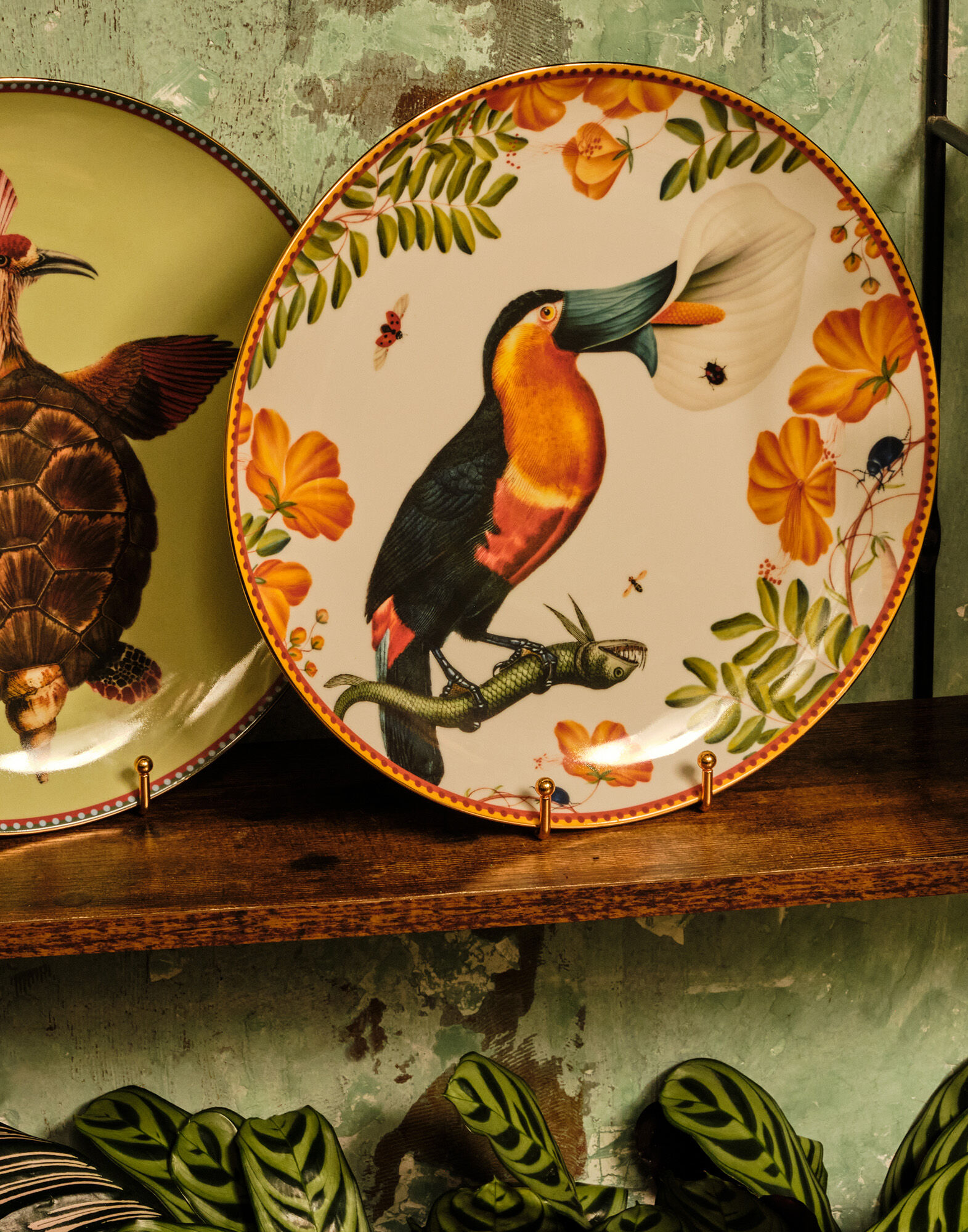 La DoubleJ Decorative Plate Floroucan Ivory DPL0001CER001FLC01WH04