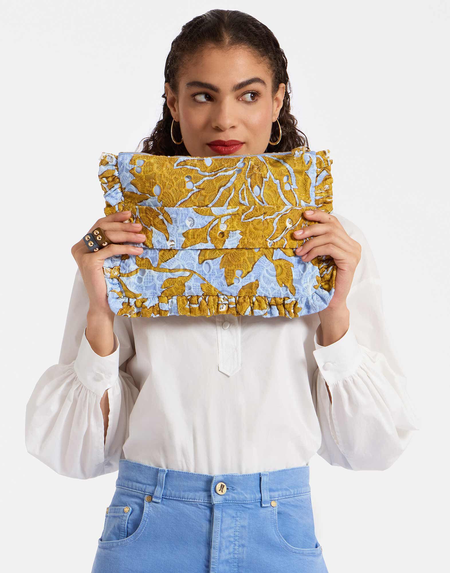 La DoubleJ Hand Pochette Tangle Light Blue BAG0059EMB031TAN01BU01