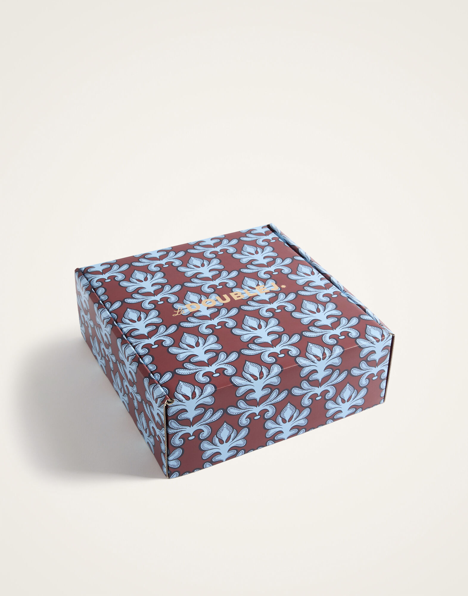 La DoubleJ Spine Candle Holder Solid Bordeaux OTC0008CER004SOLIDRE02