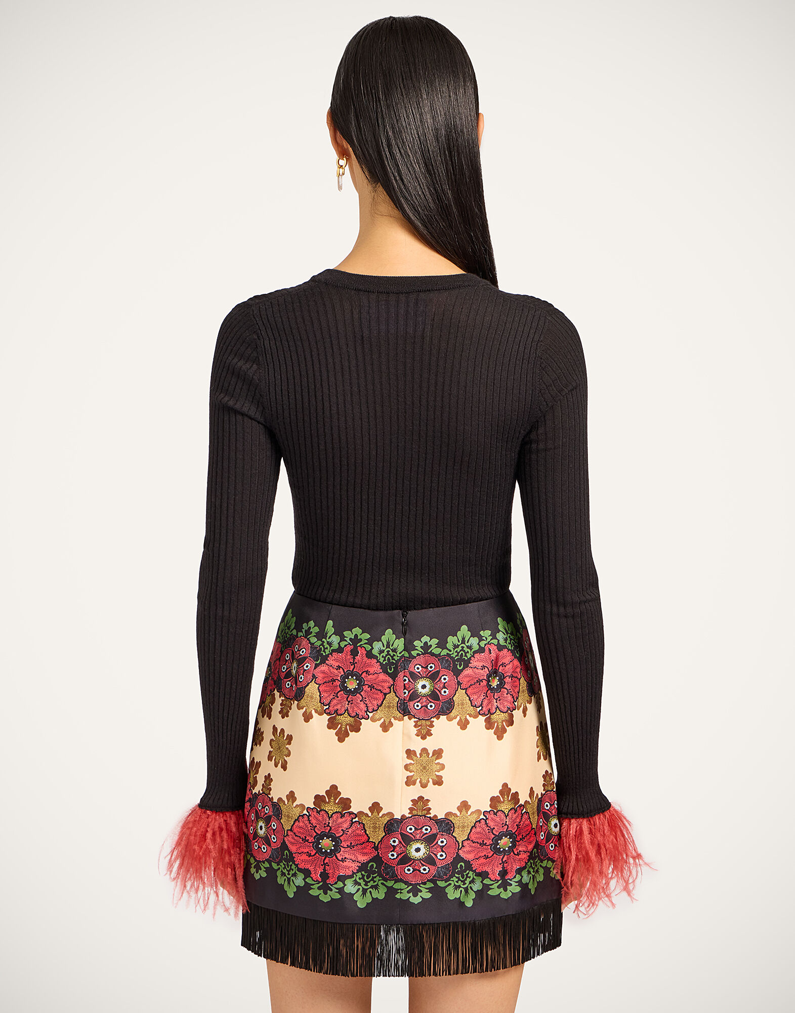 La DoubleJ V-Neck High Kick Top Solid Black PUL0206KNI122VA290BL01