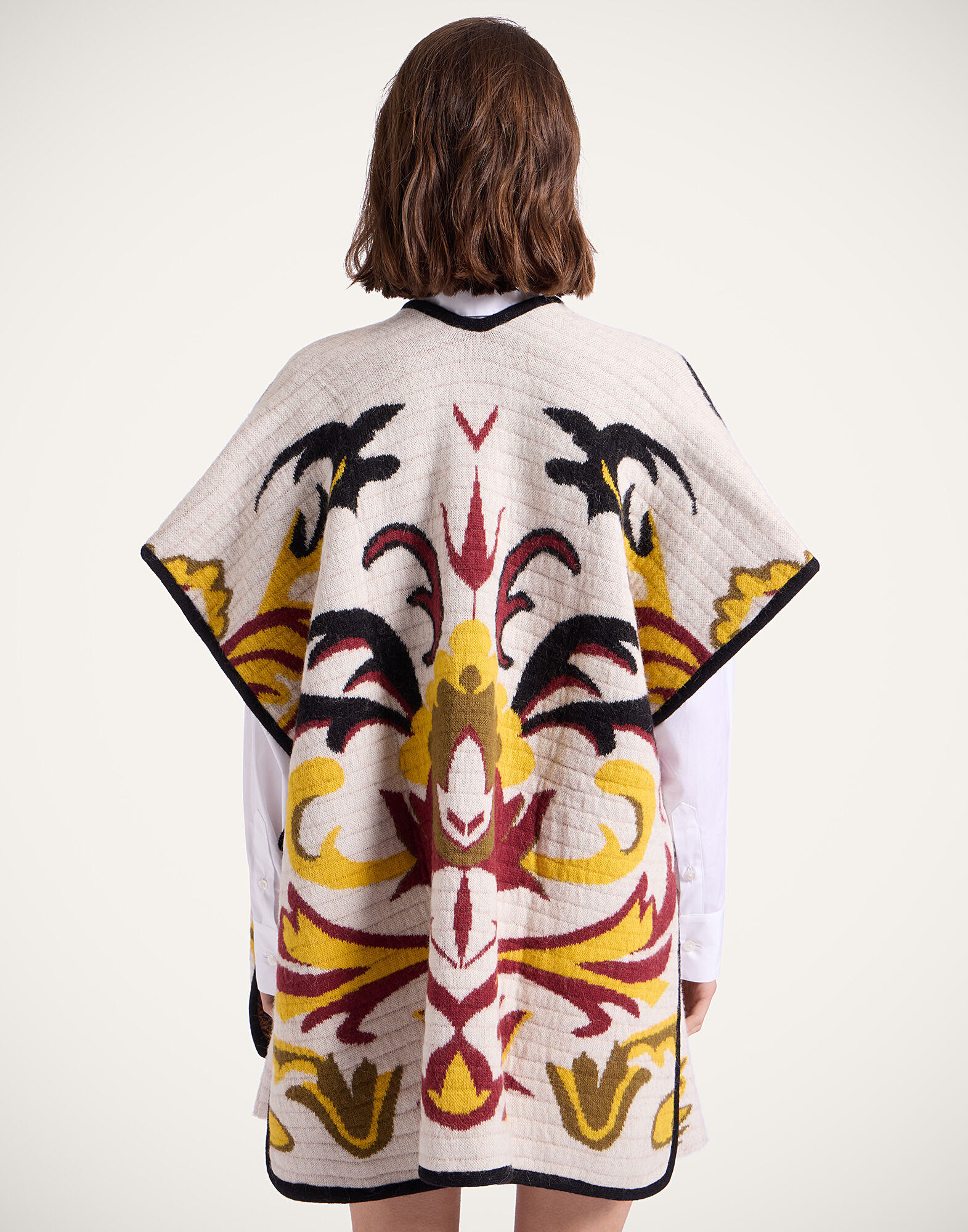 La DoubleJ In My Power Knit Scarf Cape Multicolor Ivory & Red SCA0083KNI177VA402BR05