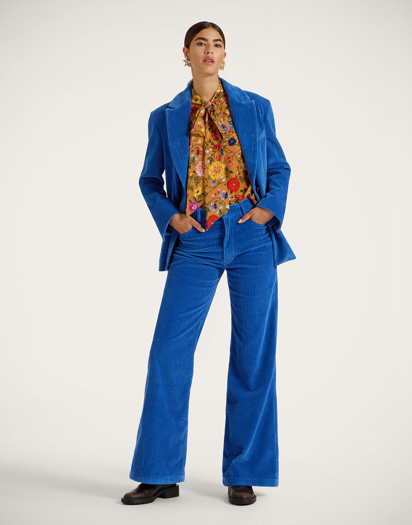 La DoubleJ The Flare Pants Solid Light Blue TRO0140VEL013SOLIDBU01