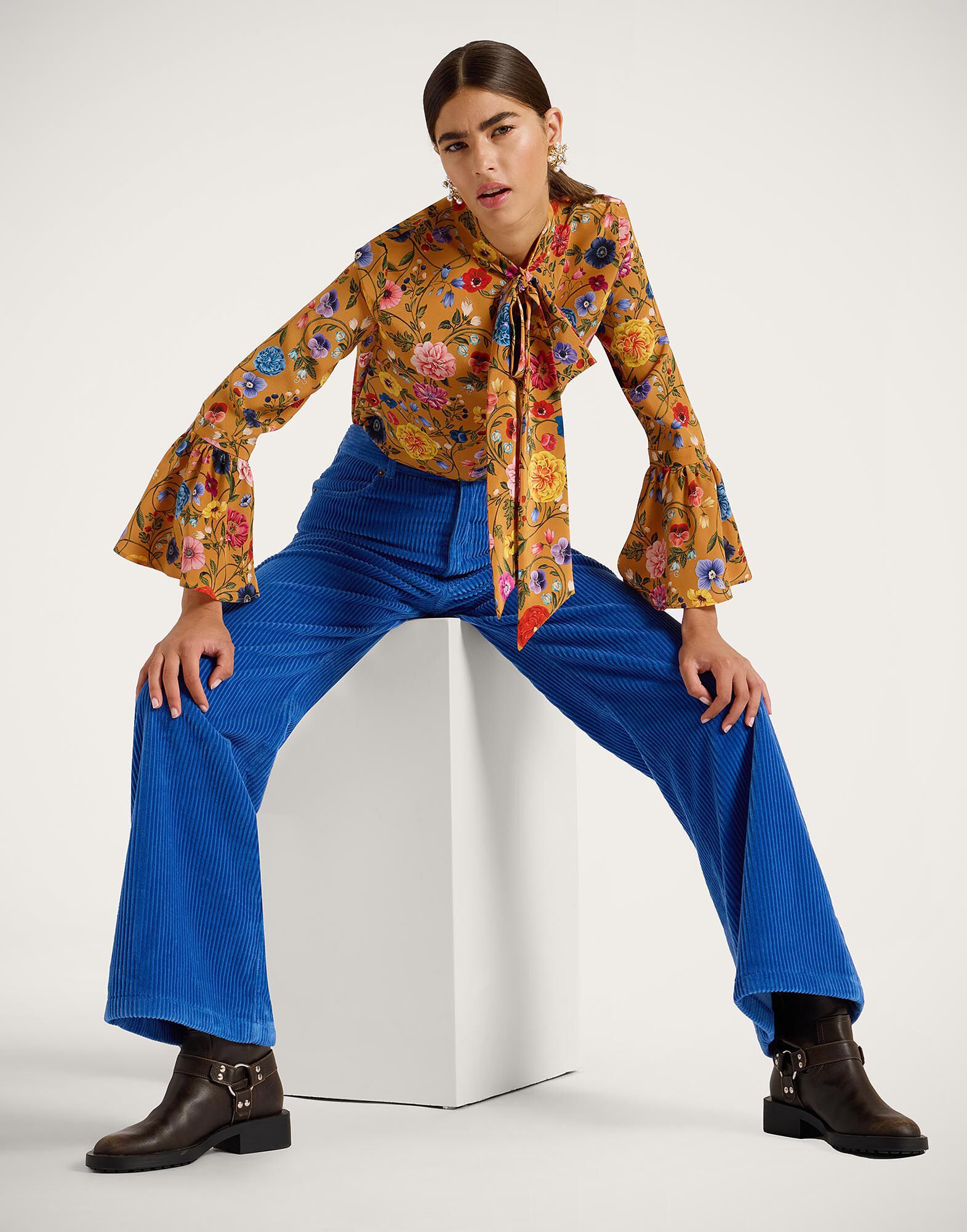 La DoubleJ The Flare Pants Solid Light Blue TRO0140VEL013SOLIDBU01