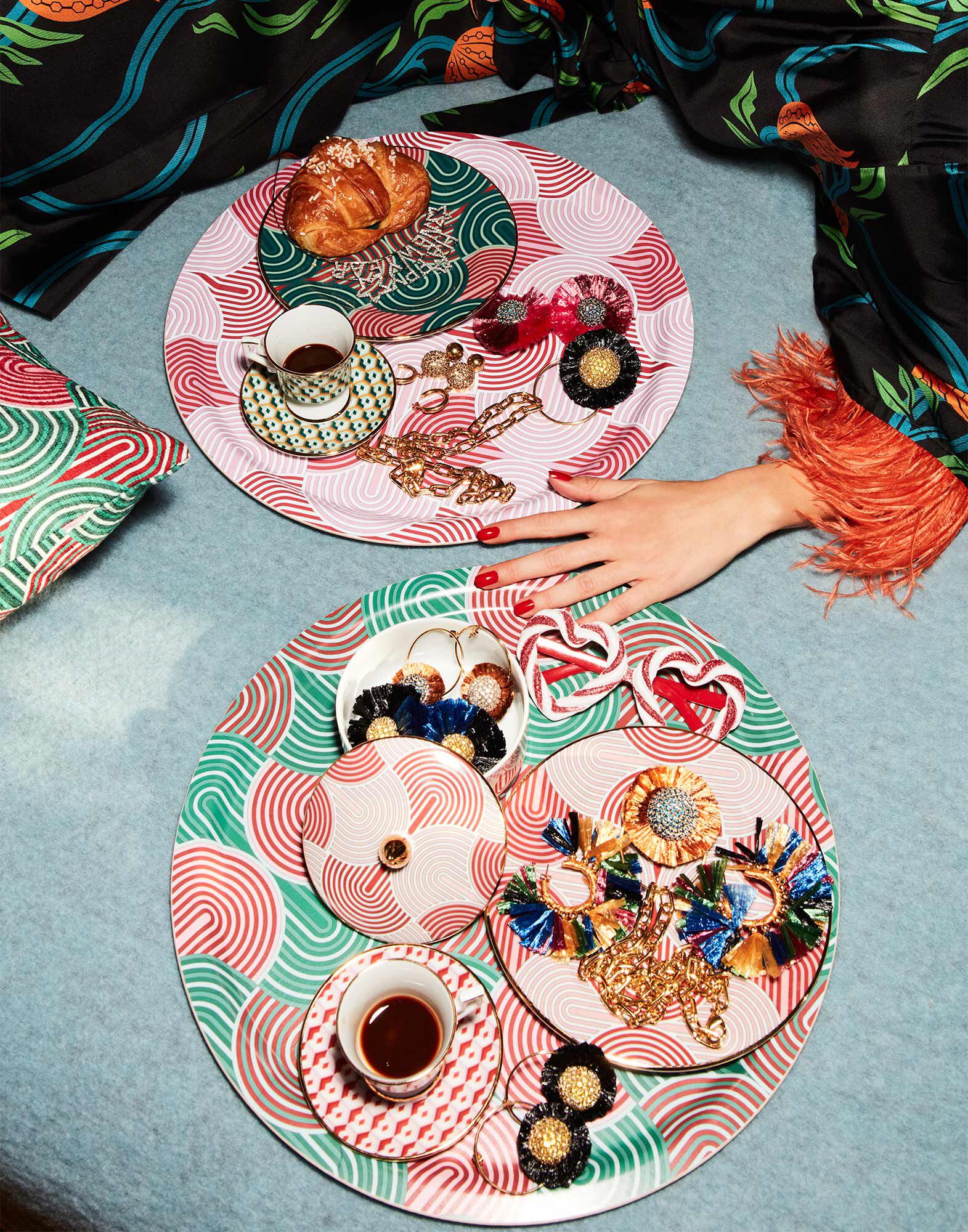 La DoubleJ Round Printed Tray Slinky Verde TRA0002WOD001SLI0005