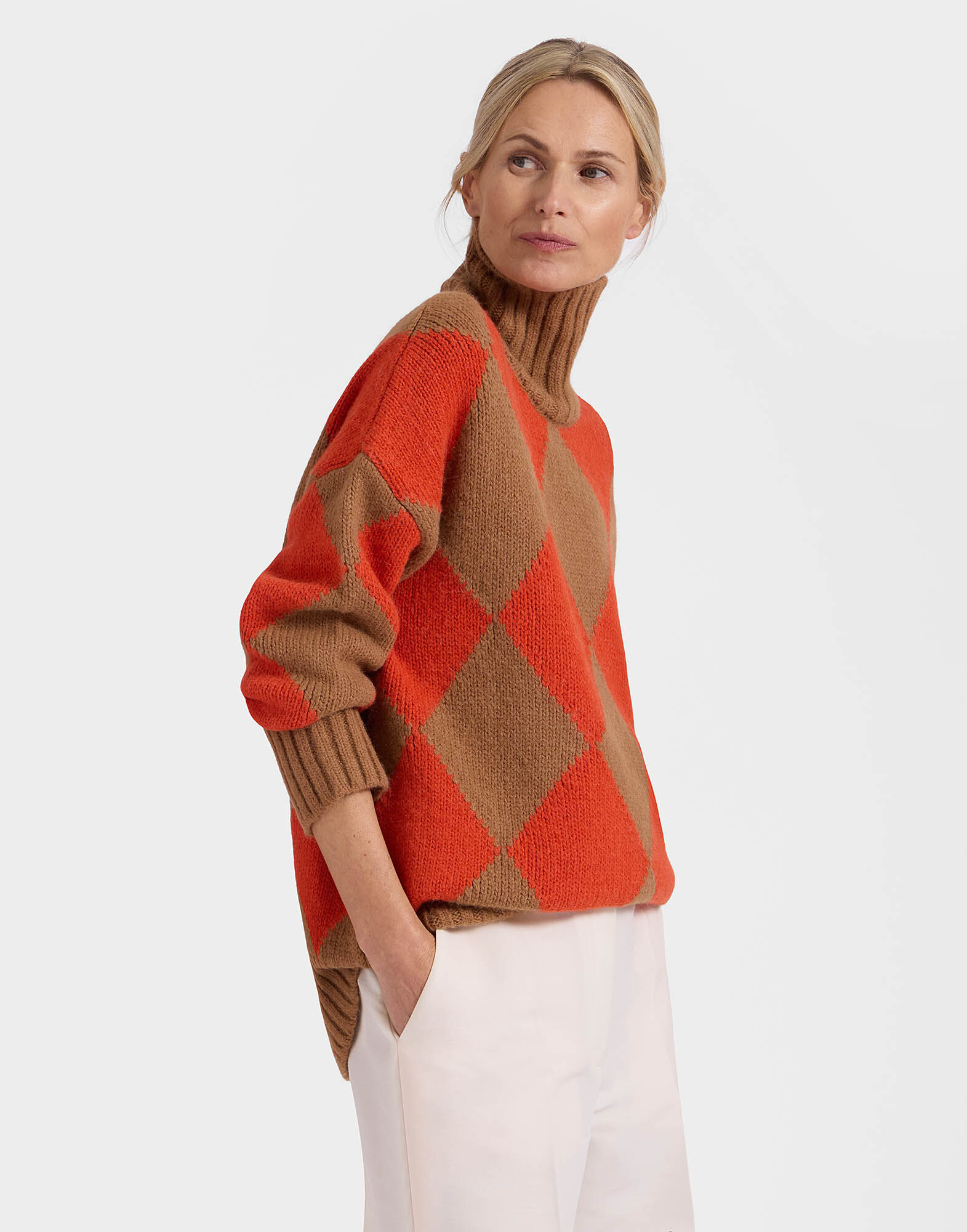 La DoubleJ Argyle Sweater Camel/Orange PUL0091KNI064VAR0123