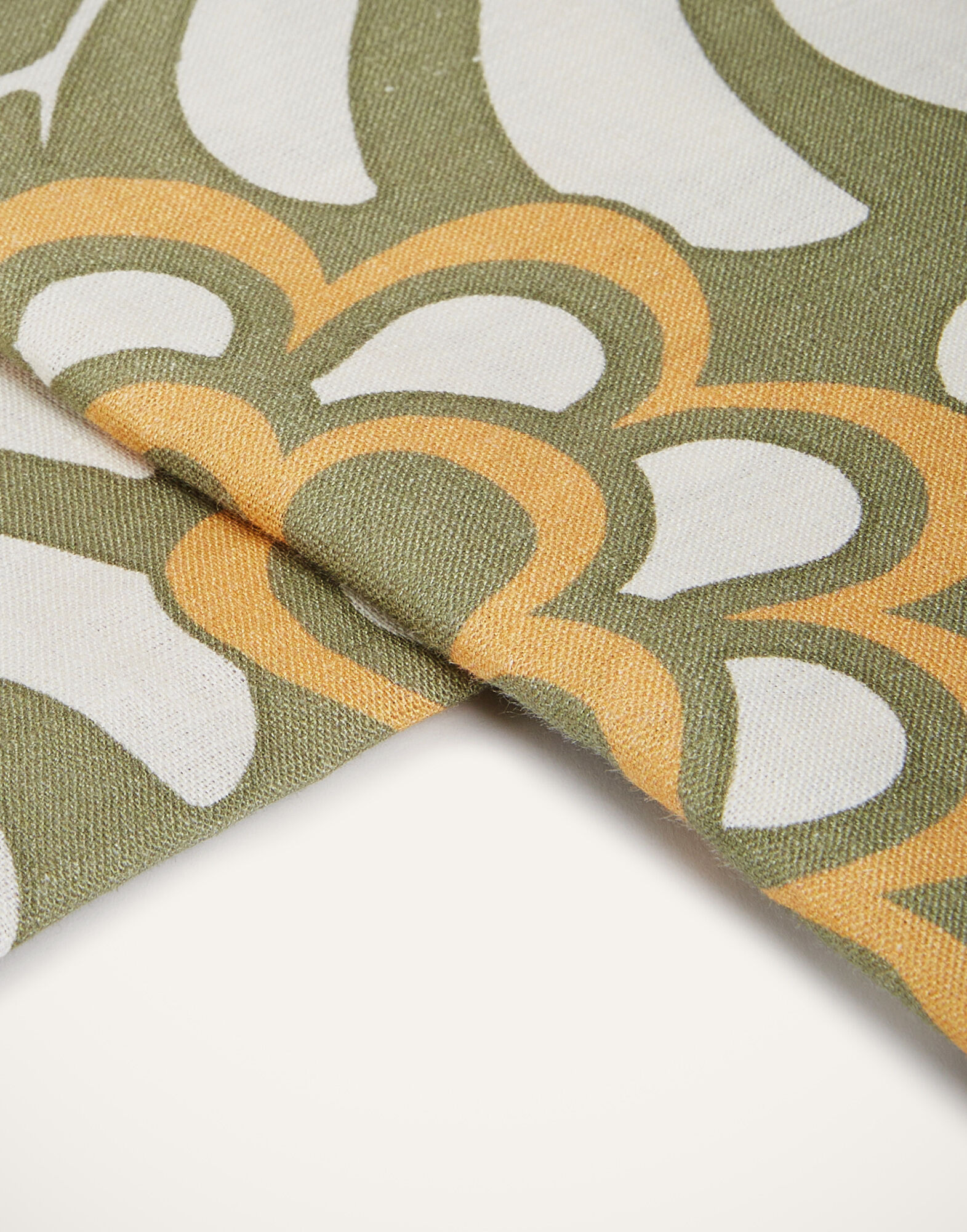 La DoubleJ Medium Tablecloth TudorLight Green TBC0002LIN001TDR03GR01