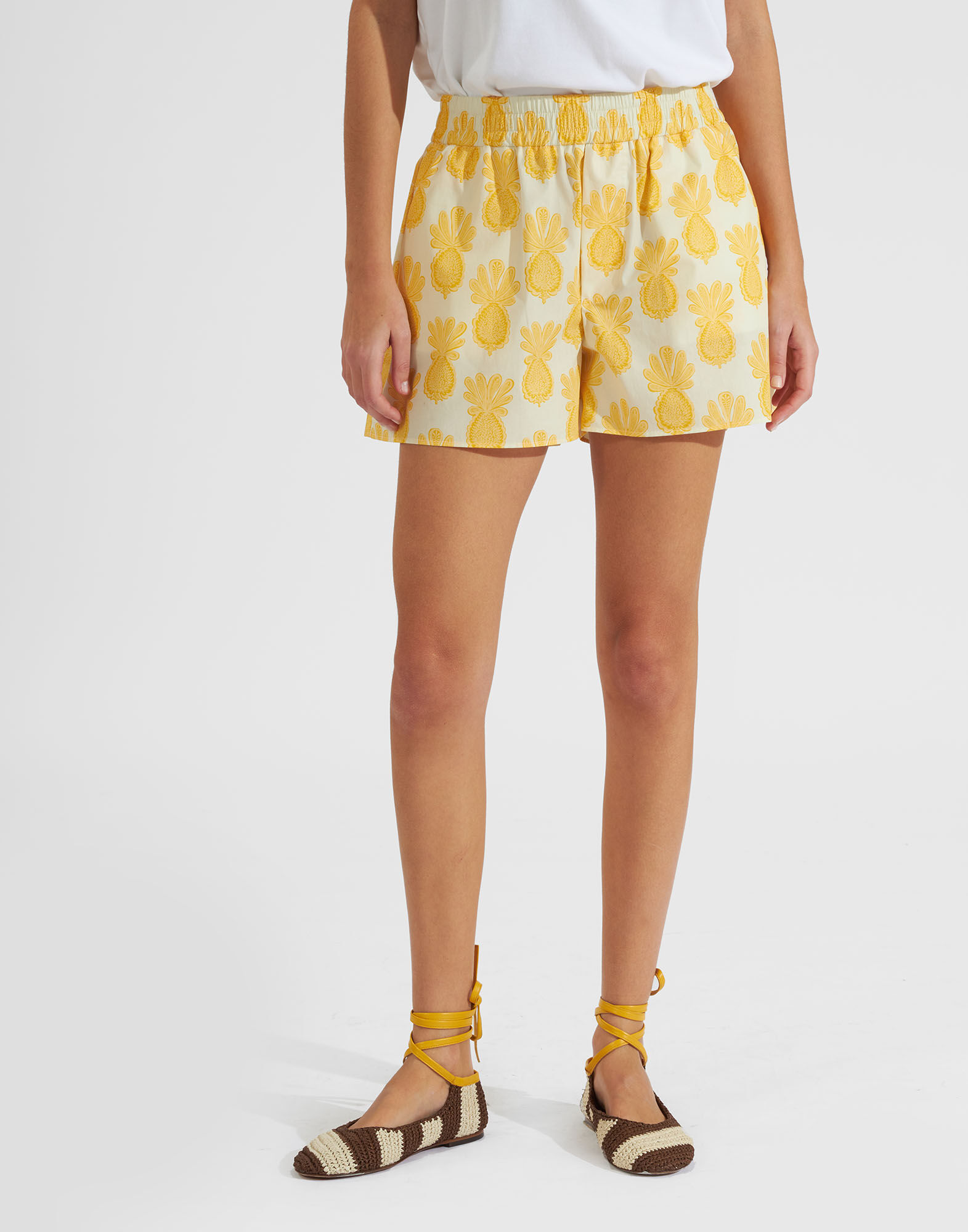La DoubleJ Pull-Up Shorts Pineapple Sunflower White TRO0059COT039PNP20WH01