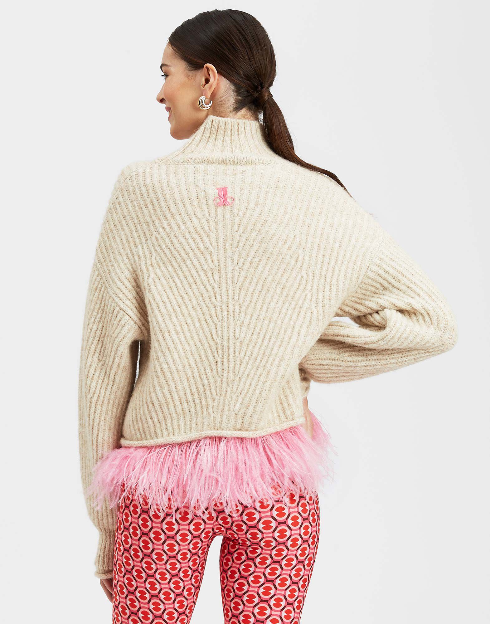La DoubleJ High Kick Sweater Ivory PUL0174KNI098VA211WH04