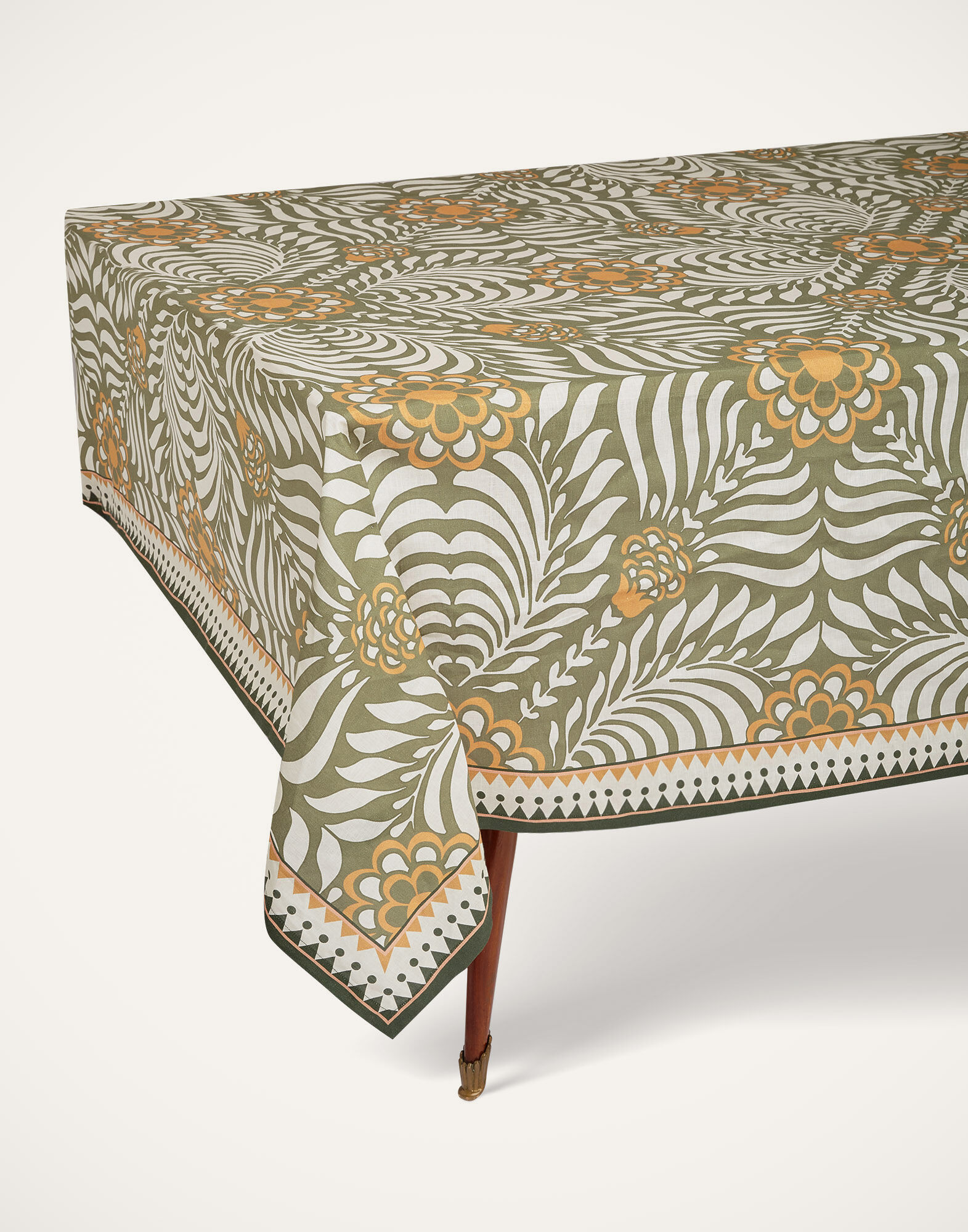 La DoubleJ Medium Tablecloth TudorLight Green TBC0002LIN001TDR03GR01