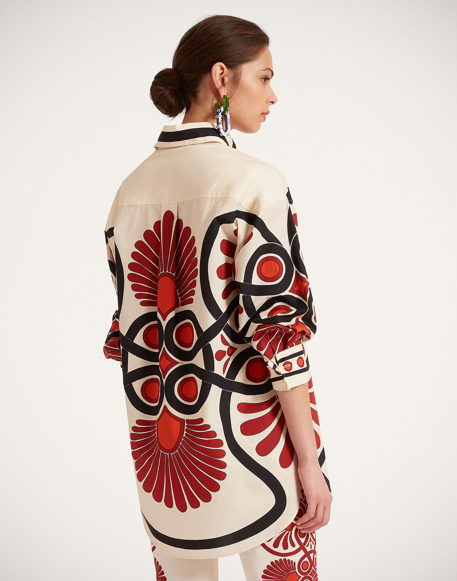 La DoubleJ Better Than Your Boyfriend's Shirt Medallion Plac&eacute;e Cream SHI0092COT015MED01WH03