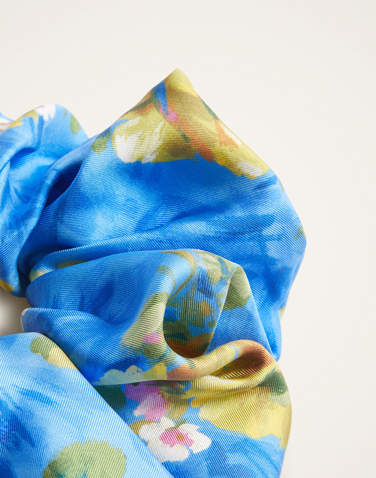 La DoubleJ Giga Scrunchie Riptide Light Blue SCR0003SIL001RIP01BU01