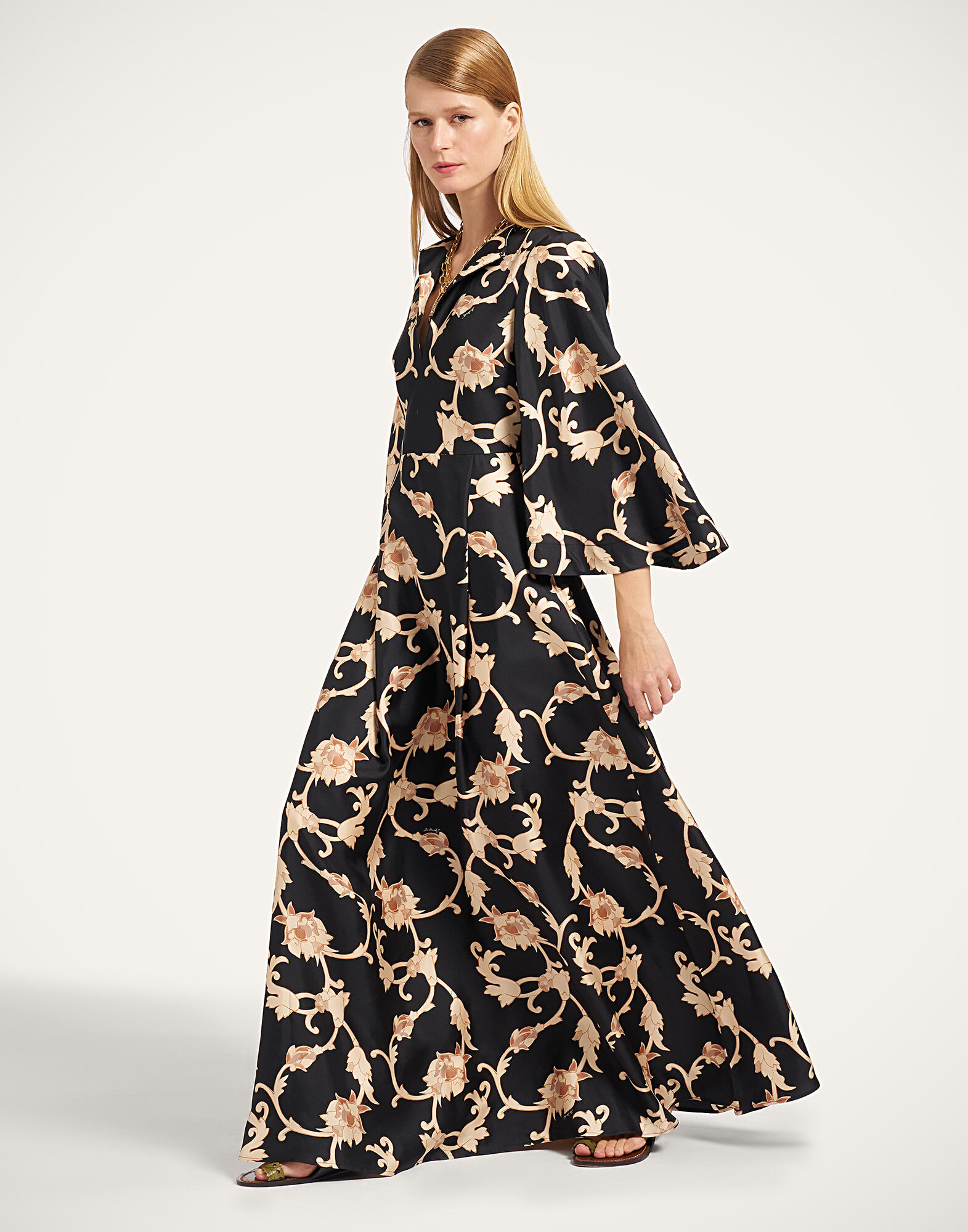 La DoubleJ Belle Kaftan Buttercup Black DRE0985SIL001BTC01BL01