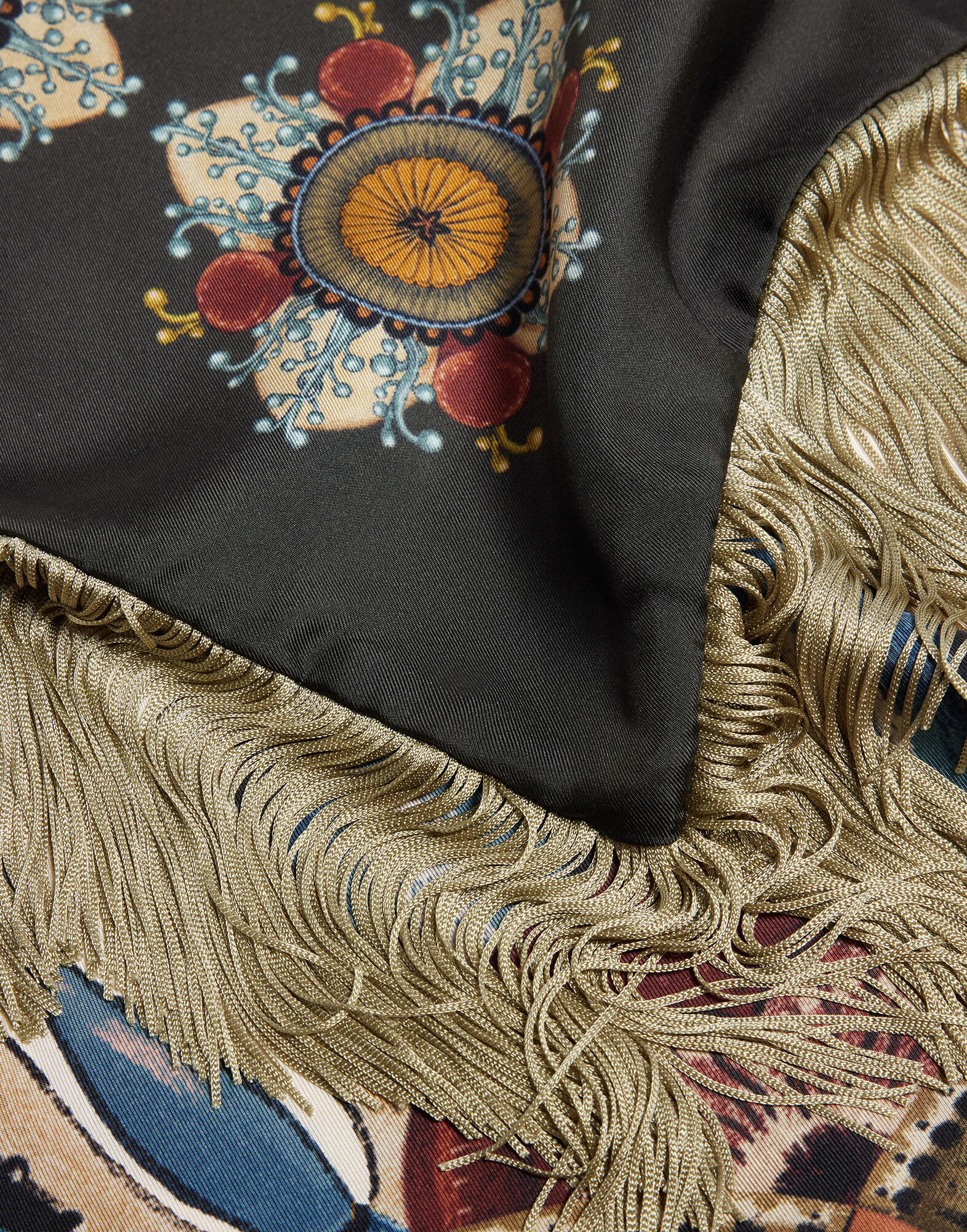 La DoubleJ Fringe Triangle Scarf Nucleus Plac&eacute;e Off White SCA0076SIL006NUC06WH05