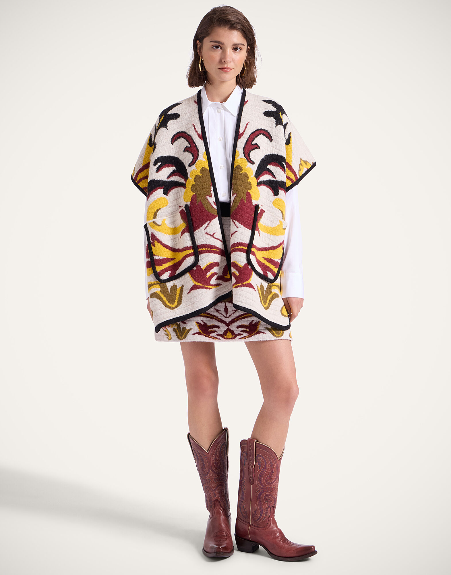 La DoubleJ In My Power Knit Scarf Cape Multicolor Ivory & Red SCA0083KNI177VA402BR05