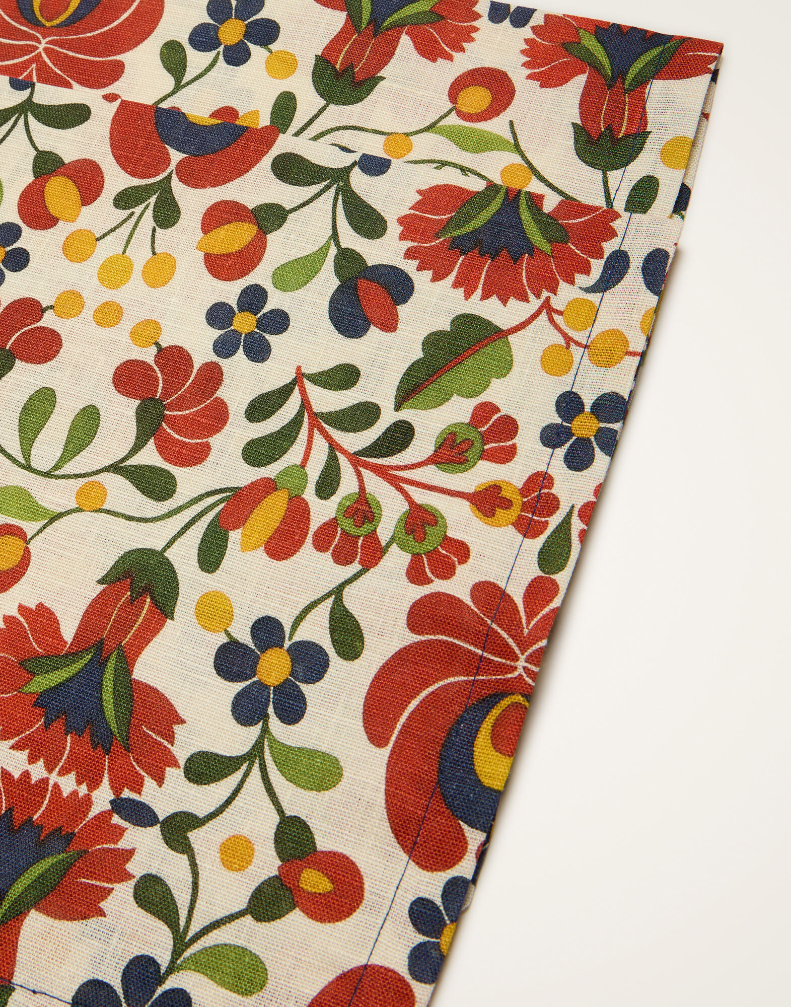 La DoubleJ Large Napkins Set Of 2 Windflower Bordeaux NAP0017LIN008WNF01RE02