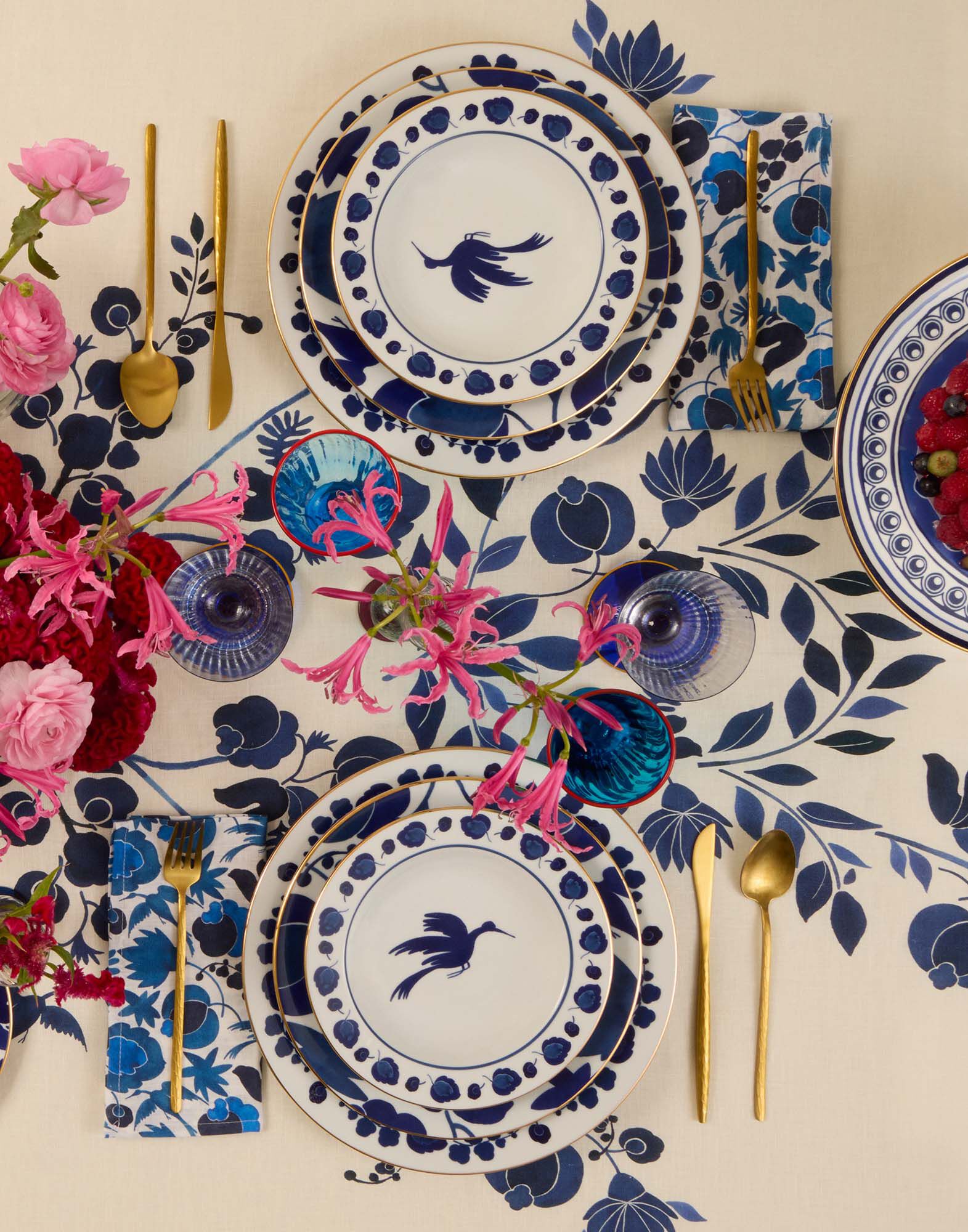 La DoubleJ Large Tablecloth Wildbird Plac&eacute;e Blue TBC0018LIN008BIR04BU03