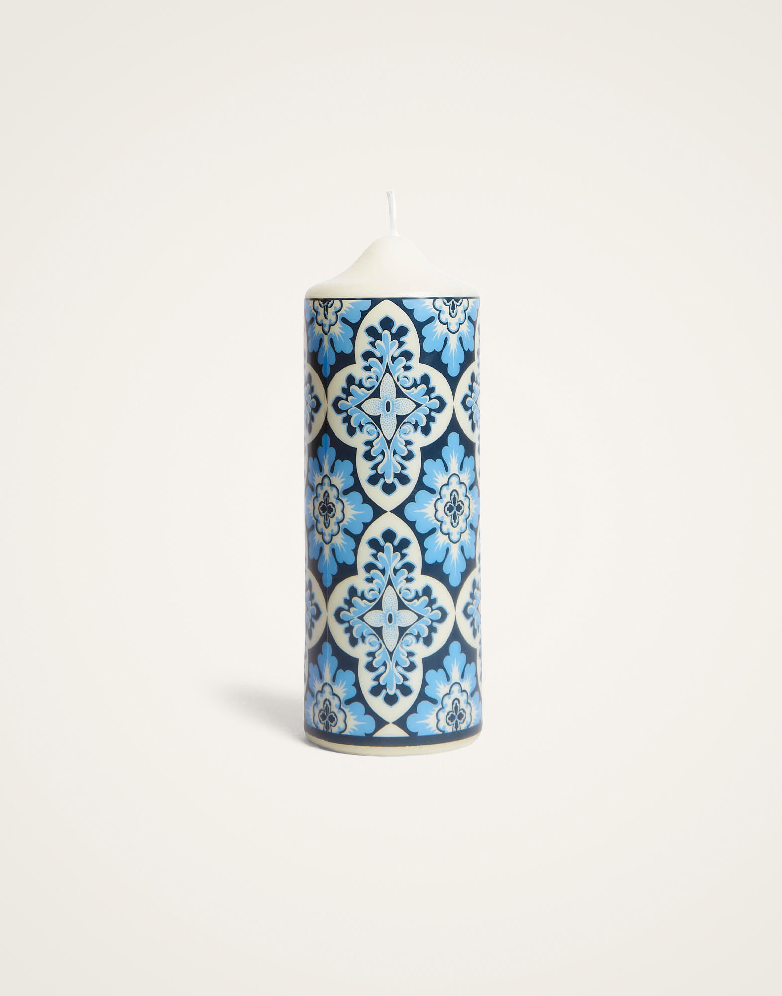 La DoubleJ Printed Pillar Candle Palazzo Blue CAN0011WAX001PAL01BU03