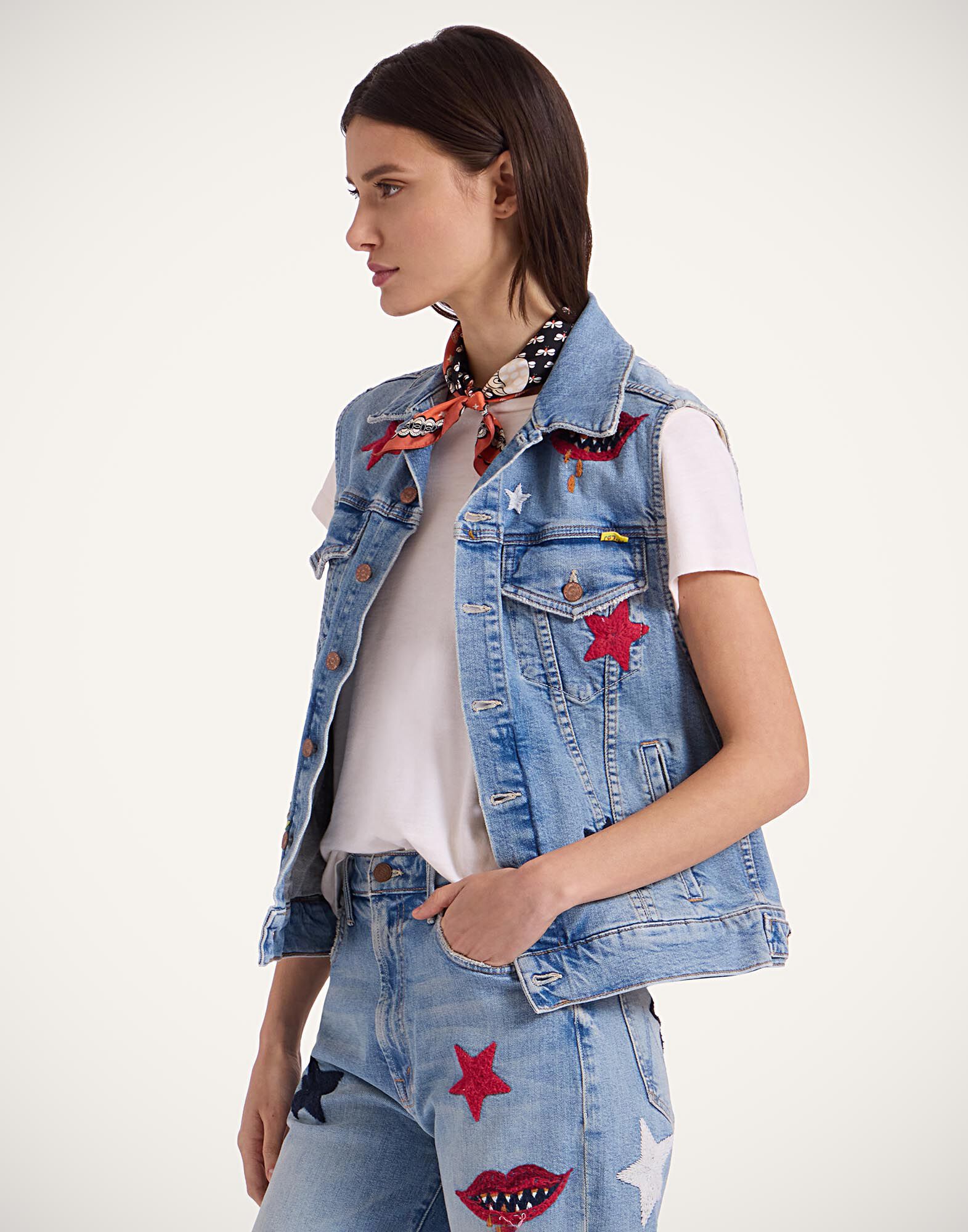 La DoubleJ The Clean Armhole Drifter Vest Star Of The Show Blue JAC0139DEN011STA03BU03
