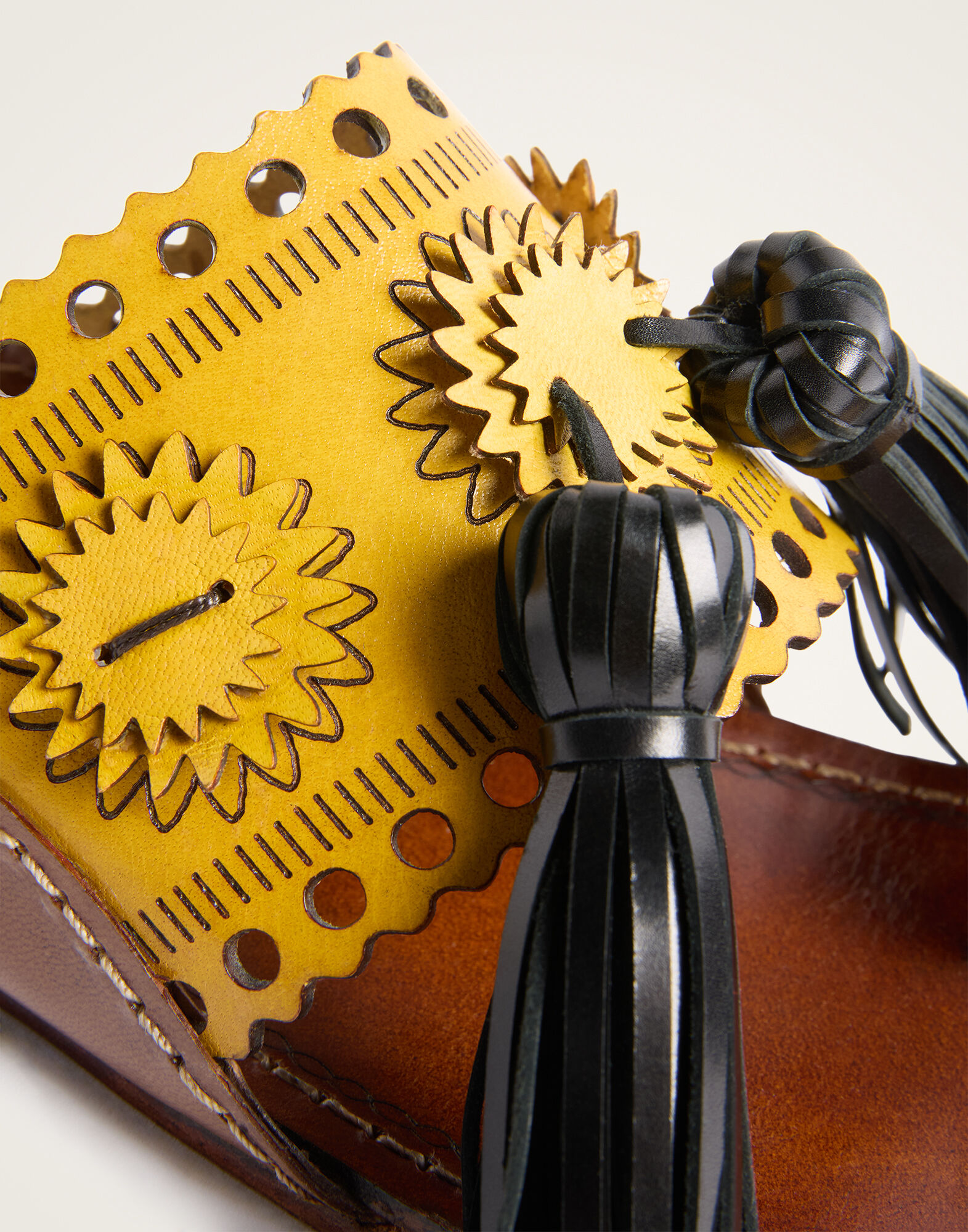 La DoubleJ Sandy Slides Solid Yellow SHO0110LEA014SOLIDYE02