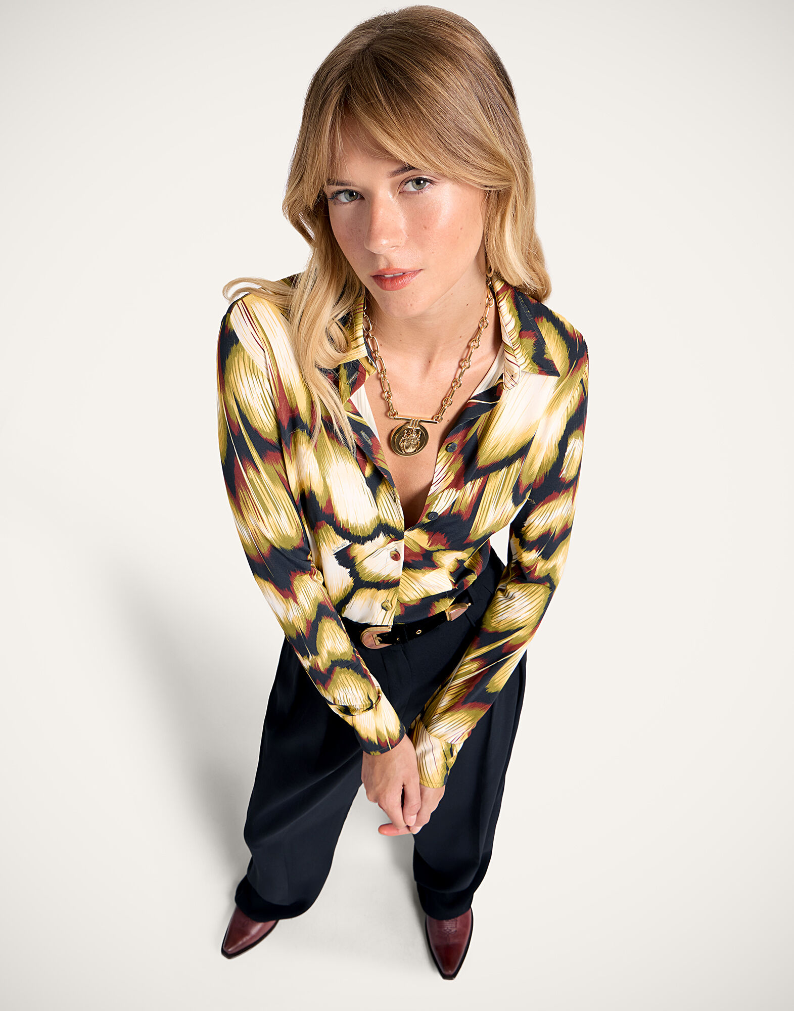 La DoubleJ Fitted Shirt Monarch Black SHI0116JER027MNR01BL01