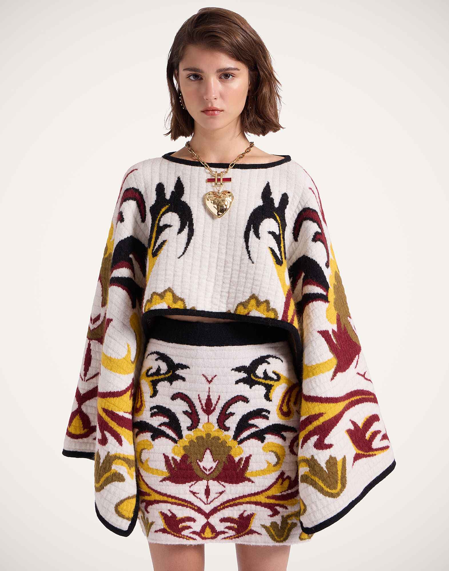 La DoubleJ In My Power Knit Stole Multicolor Ivory & Red SCA0082KNI177VA402BR05