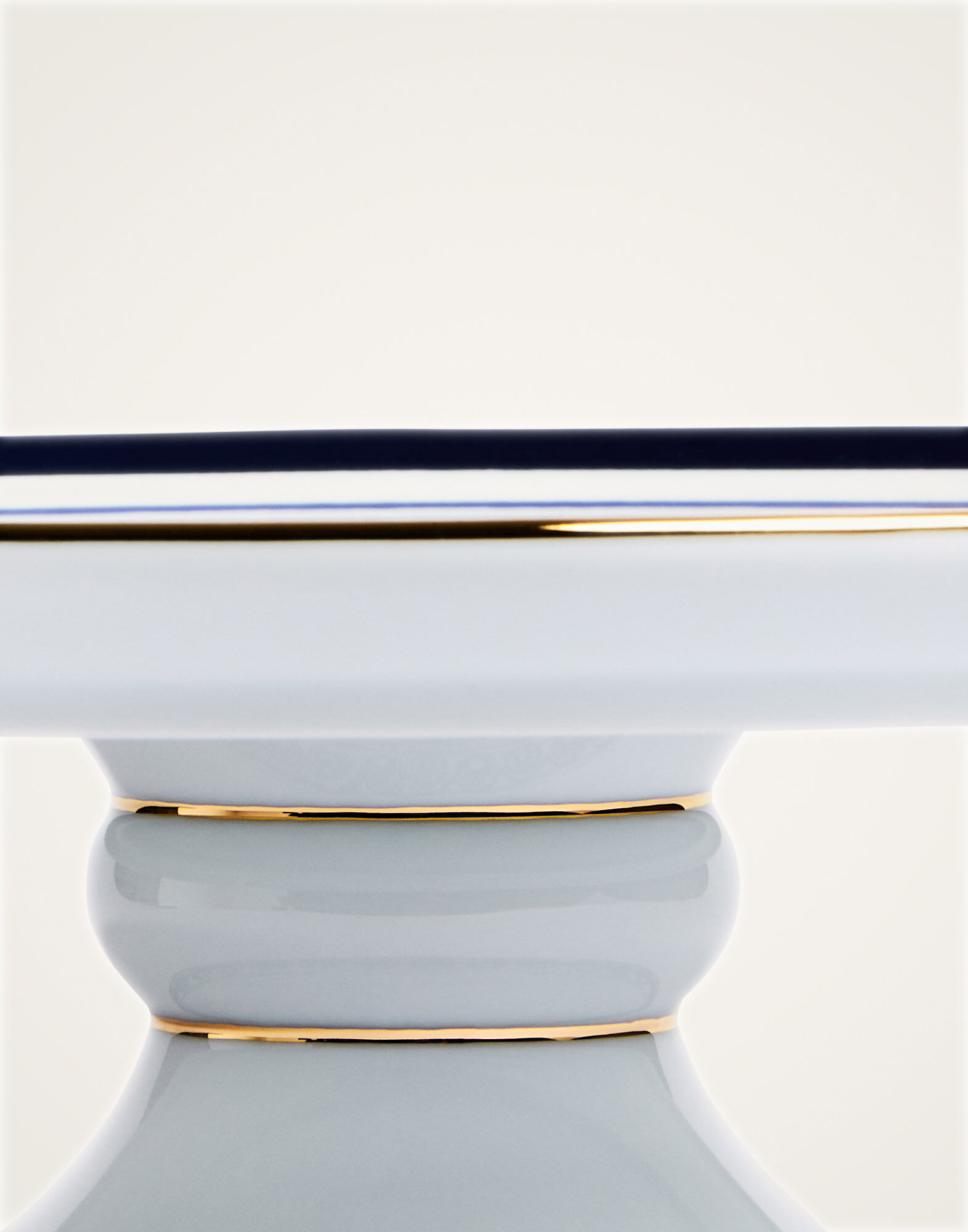 La DoubleJ Cake Stand Big Pineapple Blue CAK0001CER001PNP10BU03