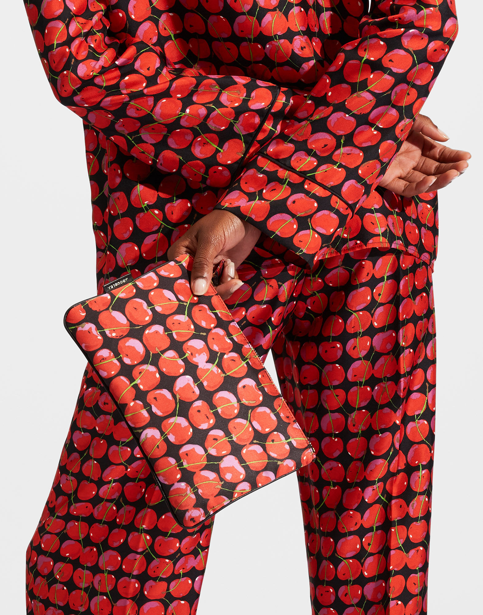 La DoubleJ Pochette Black Cherries BAG0039RAS006CHY0003