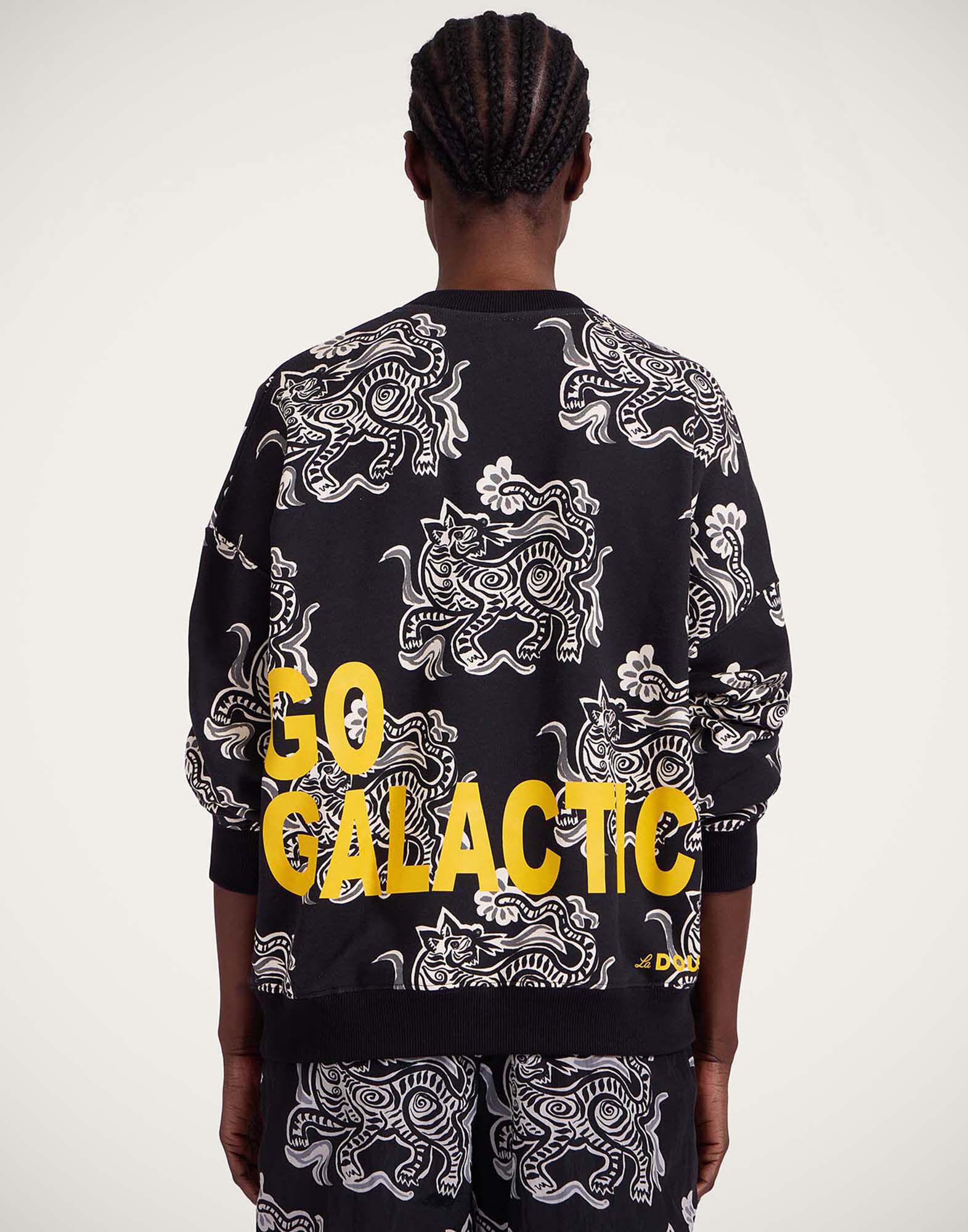 La DoubleJ Off Court Sweatshirt Crazy Tigers Black & White SWE0035JER054TIG01BL03