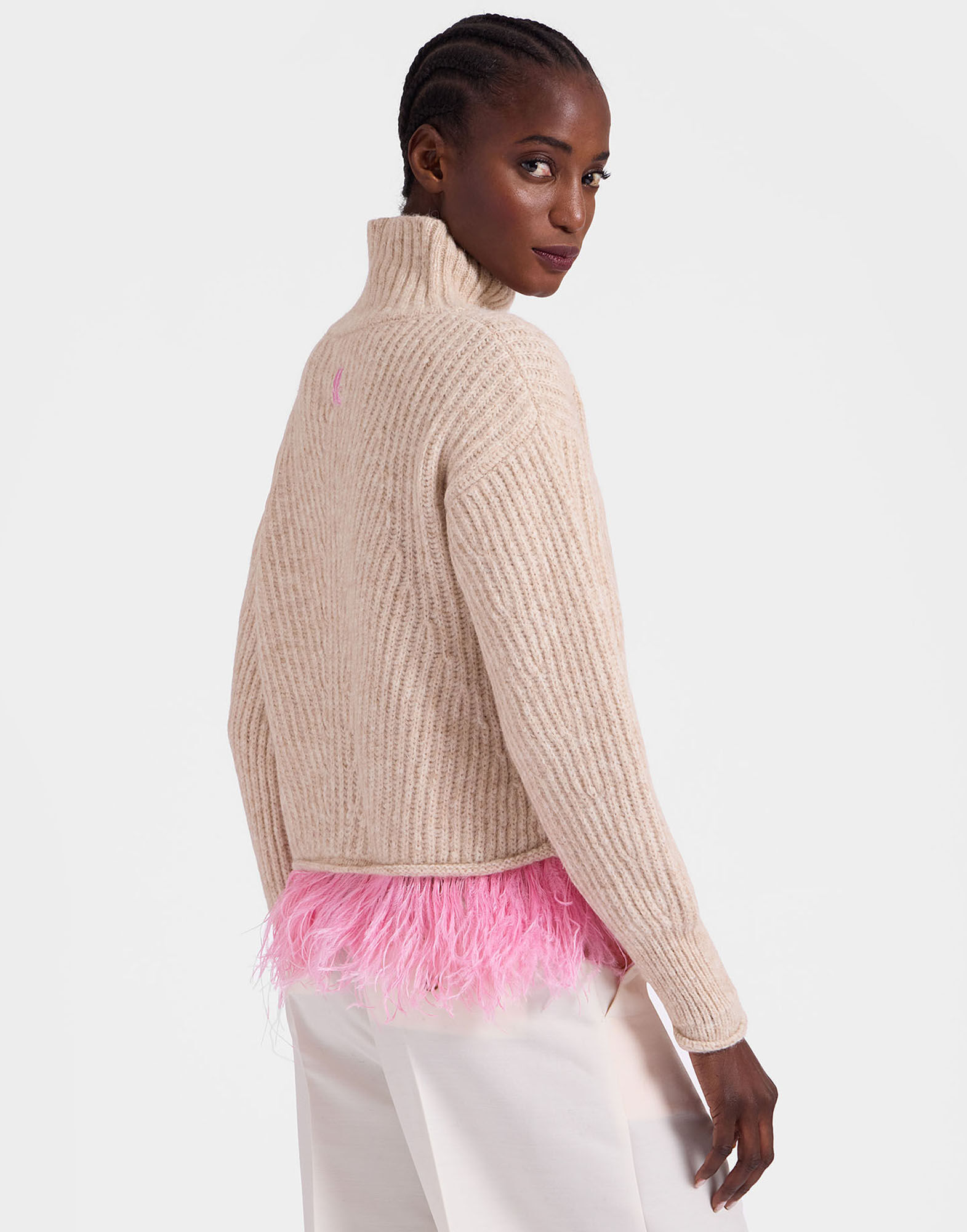La DoubleJ High Kick Sweater Ivory PUL0174KNI098VA211WH04