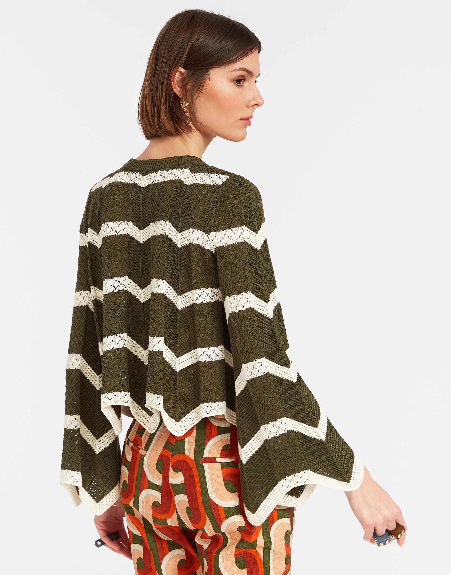 La DoubleJ Chevron Crop Sweater Solid Camouflage PUL0146KNI084VA254GR08