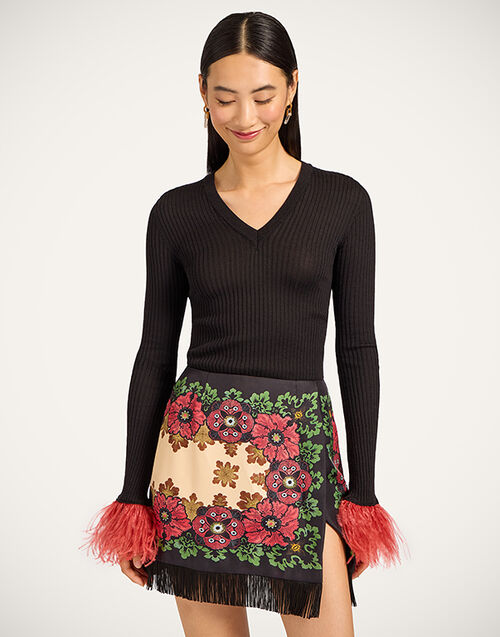 La DoubleJ V-Neck High Kick Top Solid Black PUL0206KNI122VA290BL01