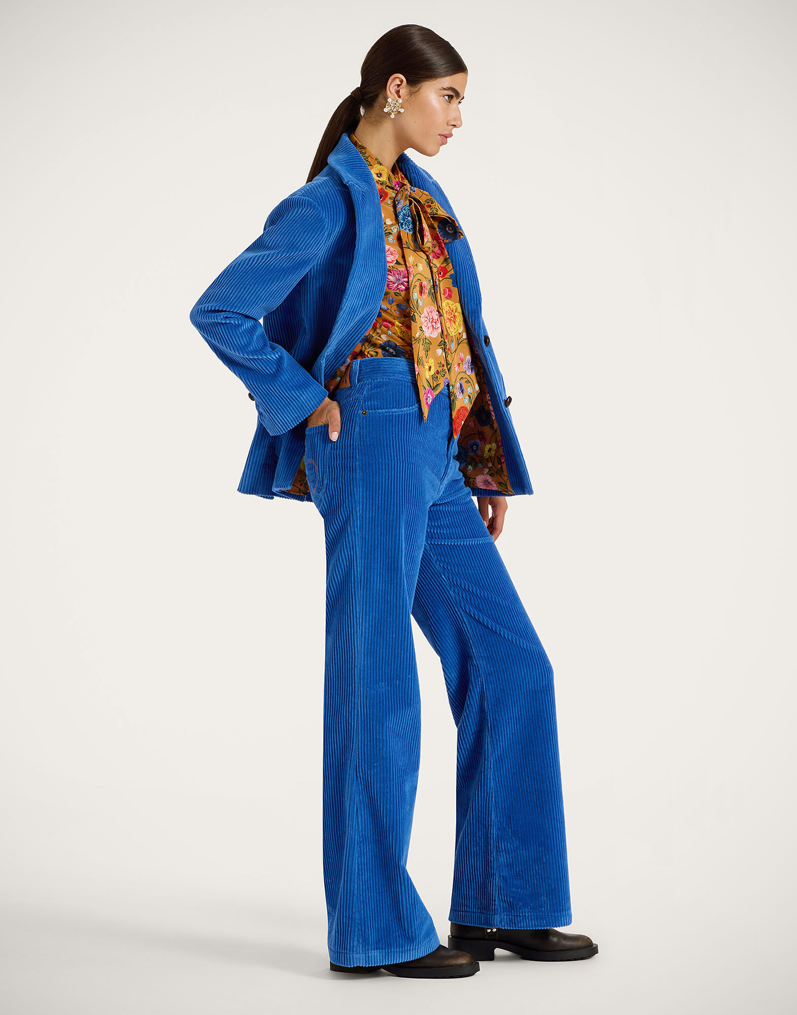 La DoubleJ The Flare Pants Solid Light Blue TRO0140VEL013SOLIDBU01