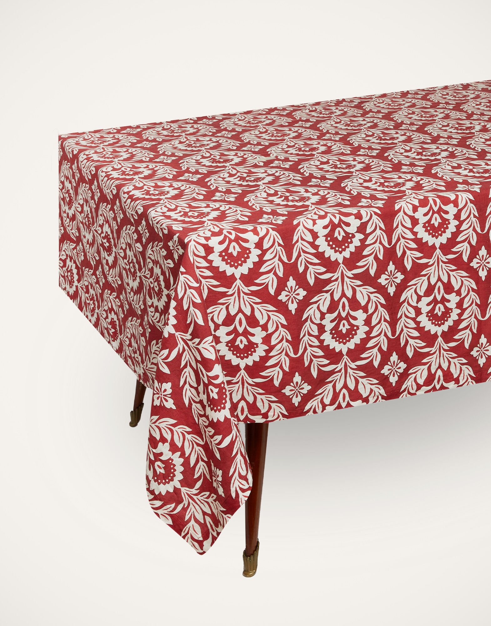 La DoubleJ Medium Tablecloth Garland Bordeaux TBC0002LIN001GRL0012