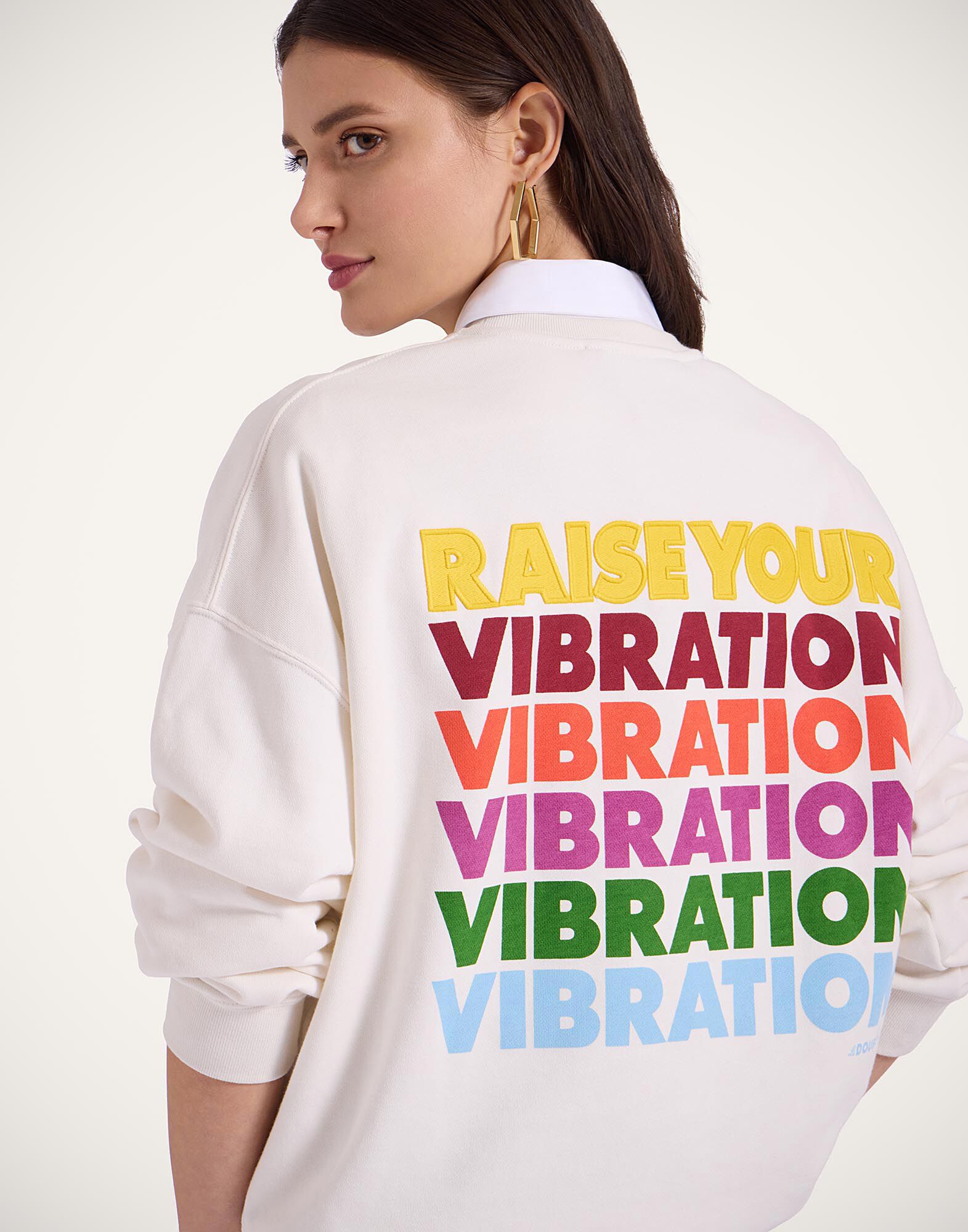 La DoubleJ House Sweatshirt Raise Your Vibration Off White SWE0038JER033SOP04WH05